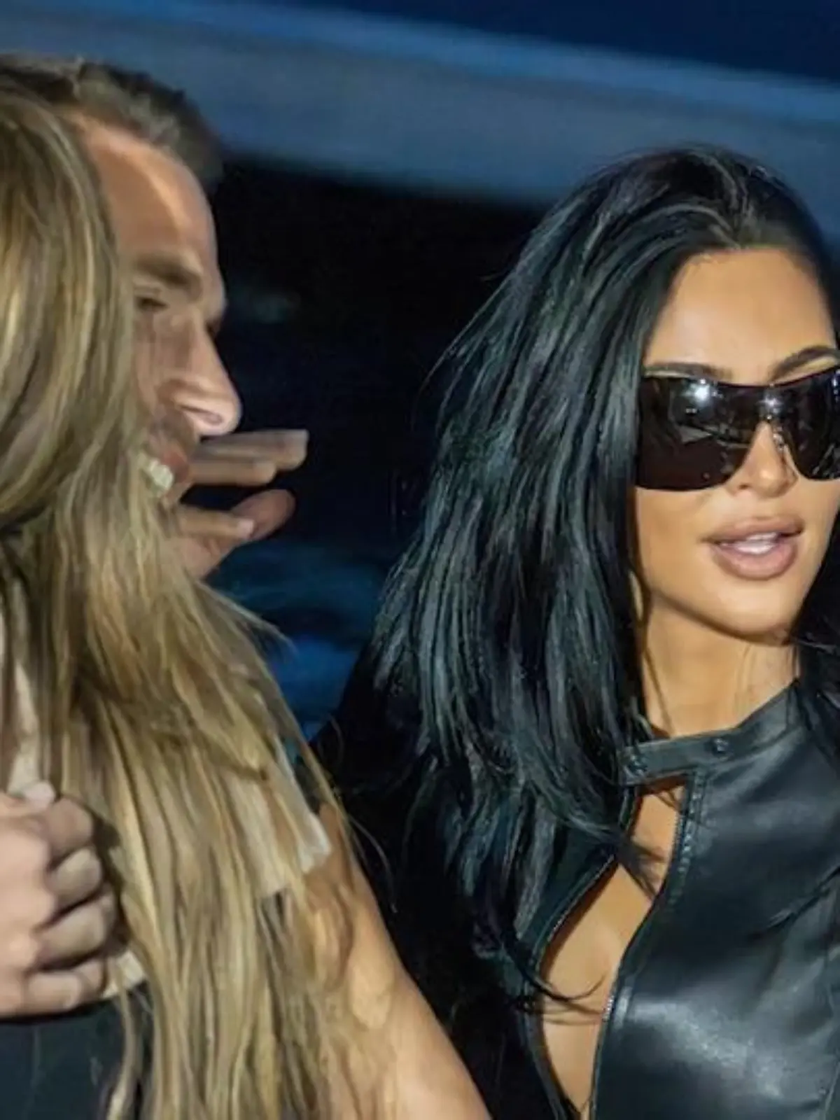 Bild zu: "Mitten im Interview! Kim Kardashian überrascht RTL-Reporter"