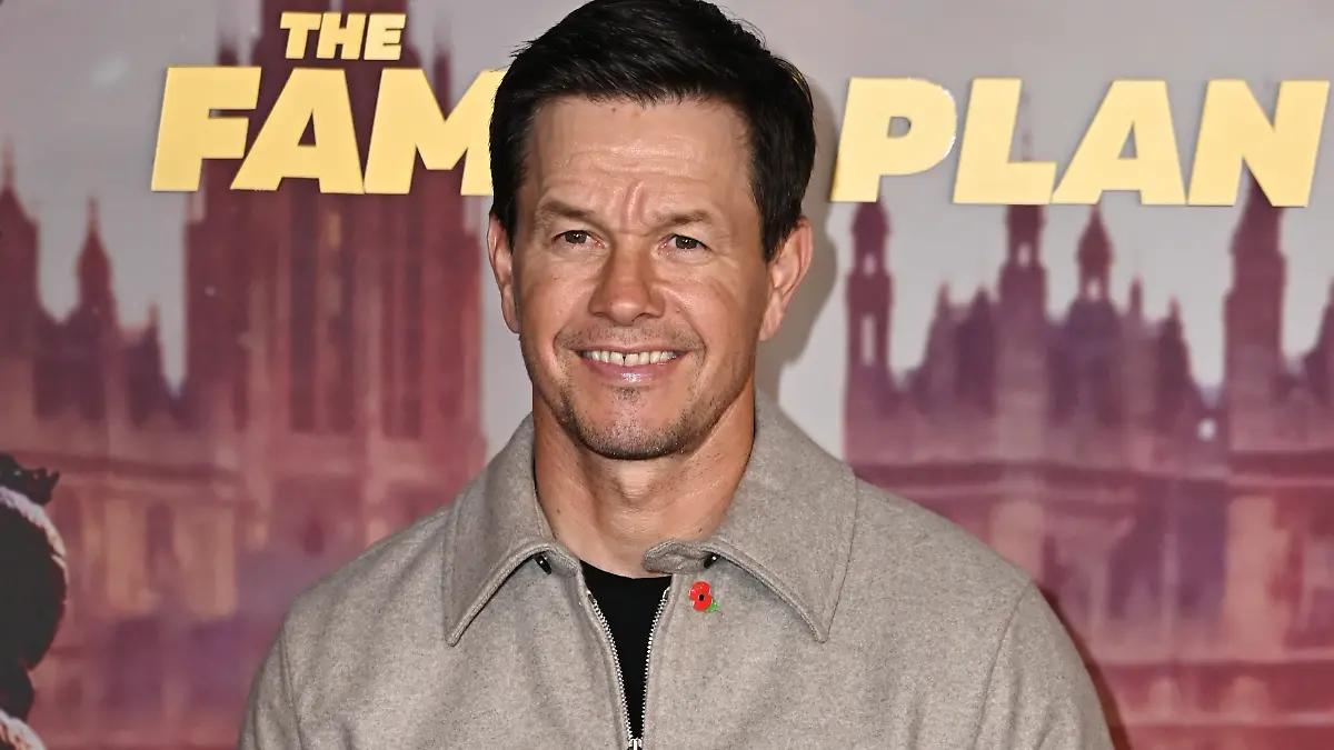 Das Bild zeigt Mark Wahlberg bei einer Filmpremiere im November 2025.