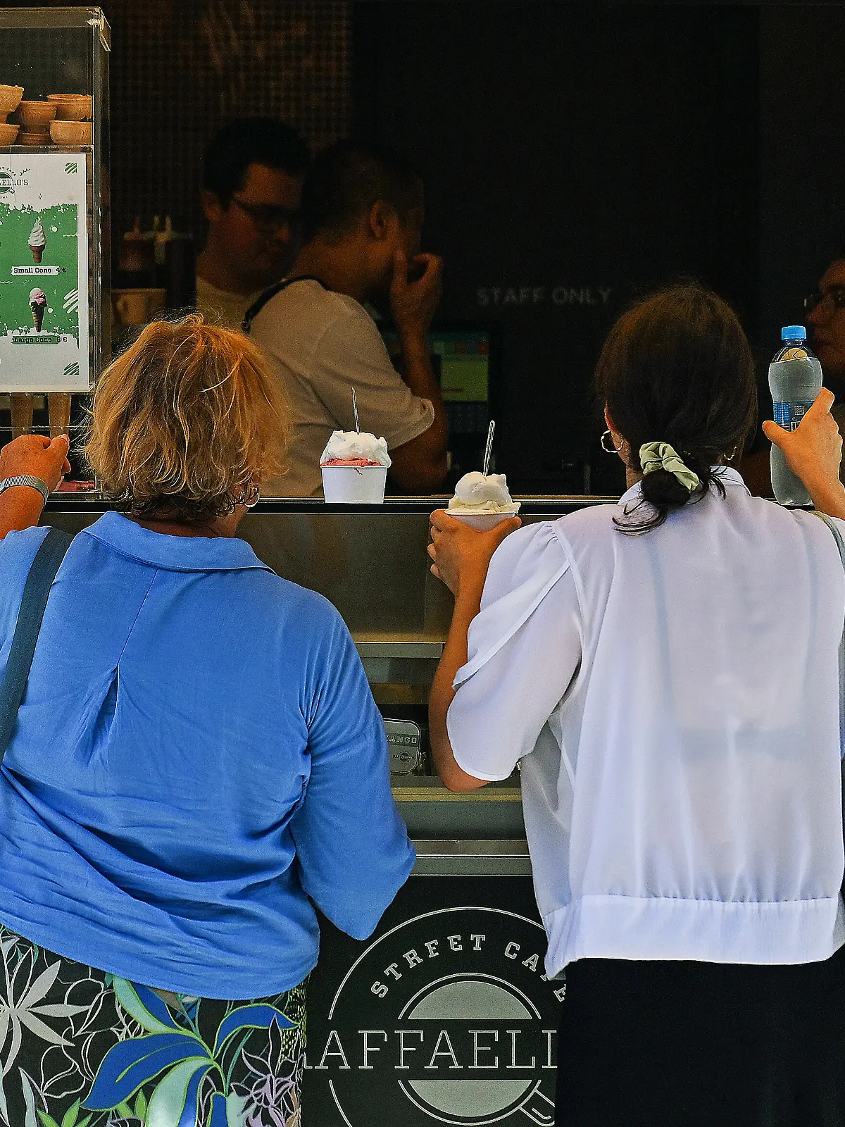 Rome, ITALY: NO LIBRI** Italy, Rome, Vatican, 2025/7/1 People buy ice cream on a hot summer day in Rome near the Vatican Photograph by ALESSIA GIULIANI / Catholic Press Photo (Credit Image: © Alessia Giuliani/IPA via ZUMA Press