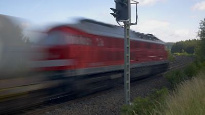 Bayern: Autofahrer stirbt bei Kollision mit Güterlok