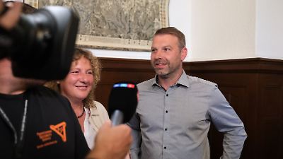 Marcus Hoffmann (CDU) siegt in Aue-Bad Schlema über Rechtsex
