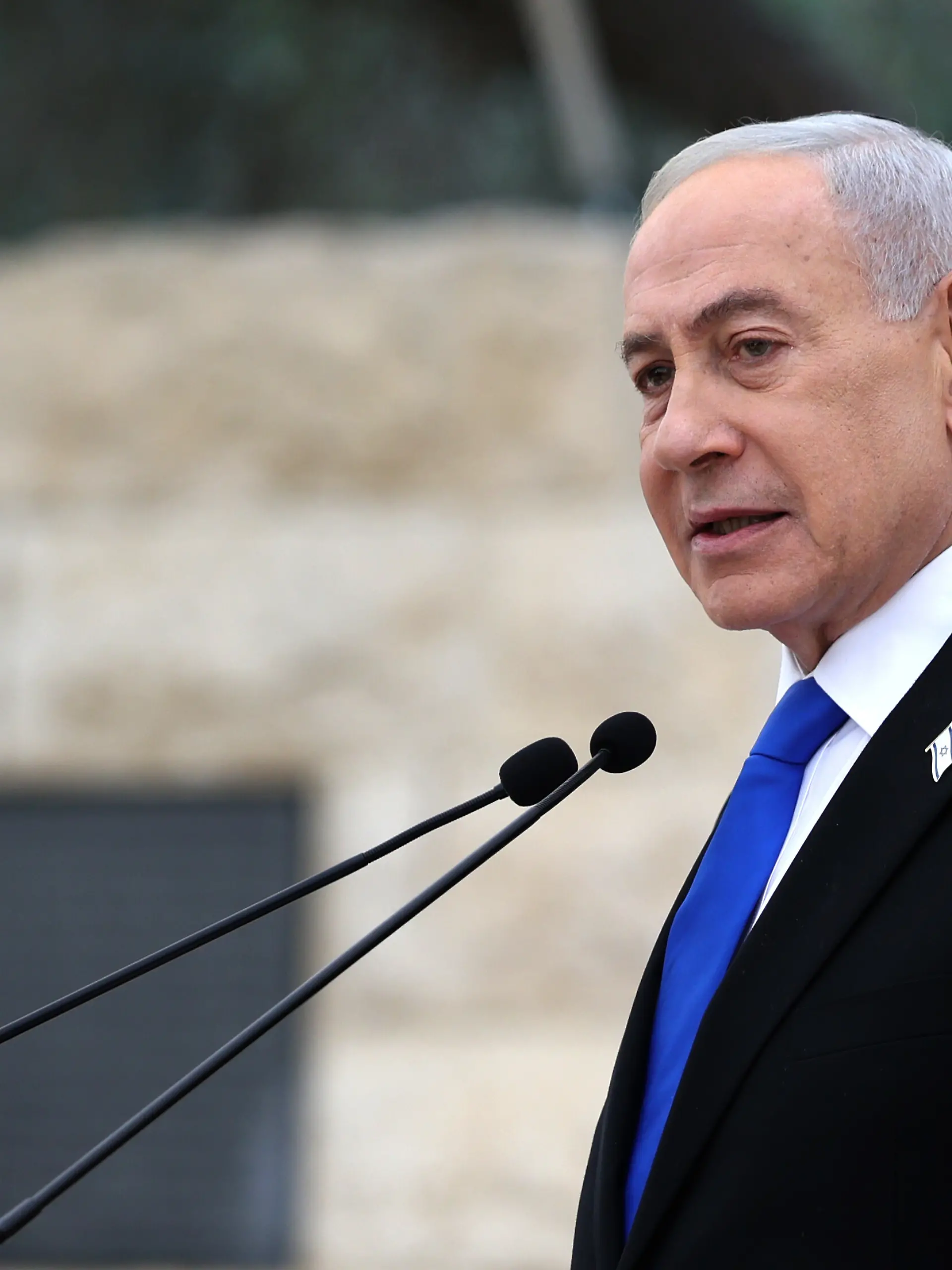 Israels Ministerpräsident Benjamin Netanjahu nimmt an einer Zeremonie anlässlich des israelischen Gedenktags für gefallene Soldaten (Yom HaZikaron) auf dem Militärfriedhof am Berg Herzl in Jerusalem teil. (zu dpa: «Iran antwortet auf US-Vorschlag - Trump: völlig inakzeptabel») +++ dpa-Bildfunk +++