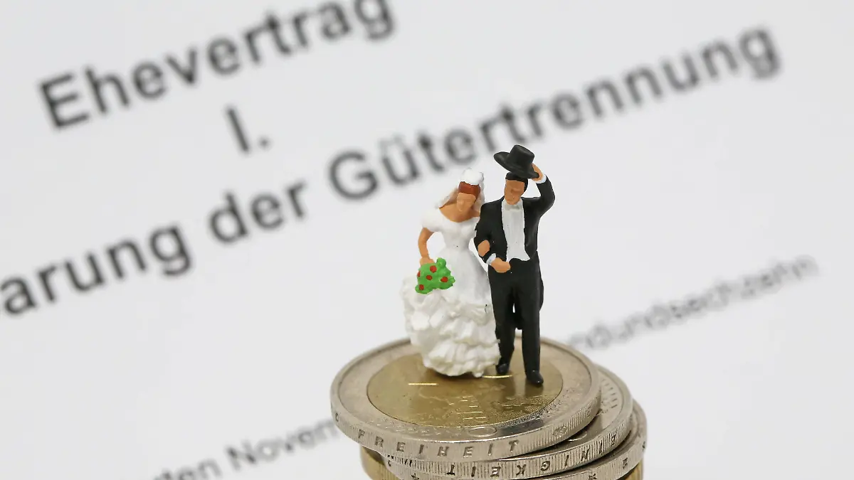 Ehevertrag-Warum-er-f-r-die-Hochzeit-wichtig-ist-und-die-Finanzen-regelt