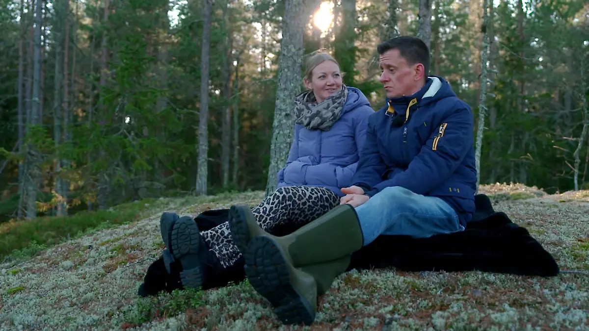 Florian schenkt Leonie ein besonderes Naturerlebnis Waldbaden in Schweden