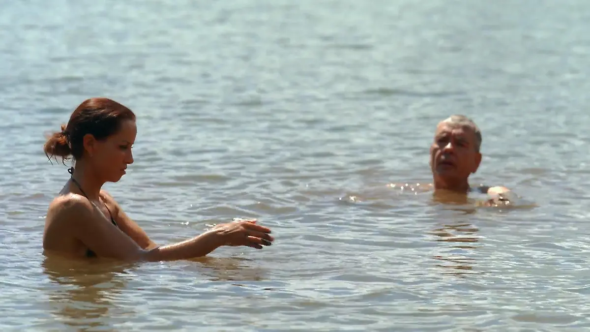 Mathias und Belina genießen jede Sekunde zusammen Letzte Stunden am Meer