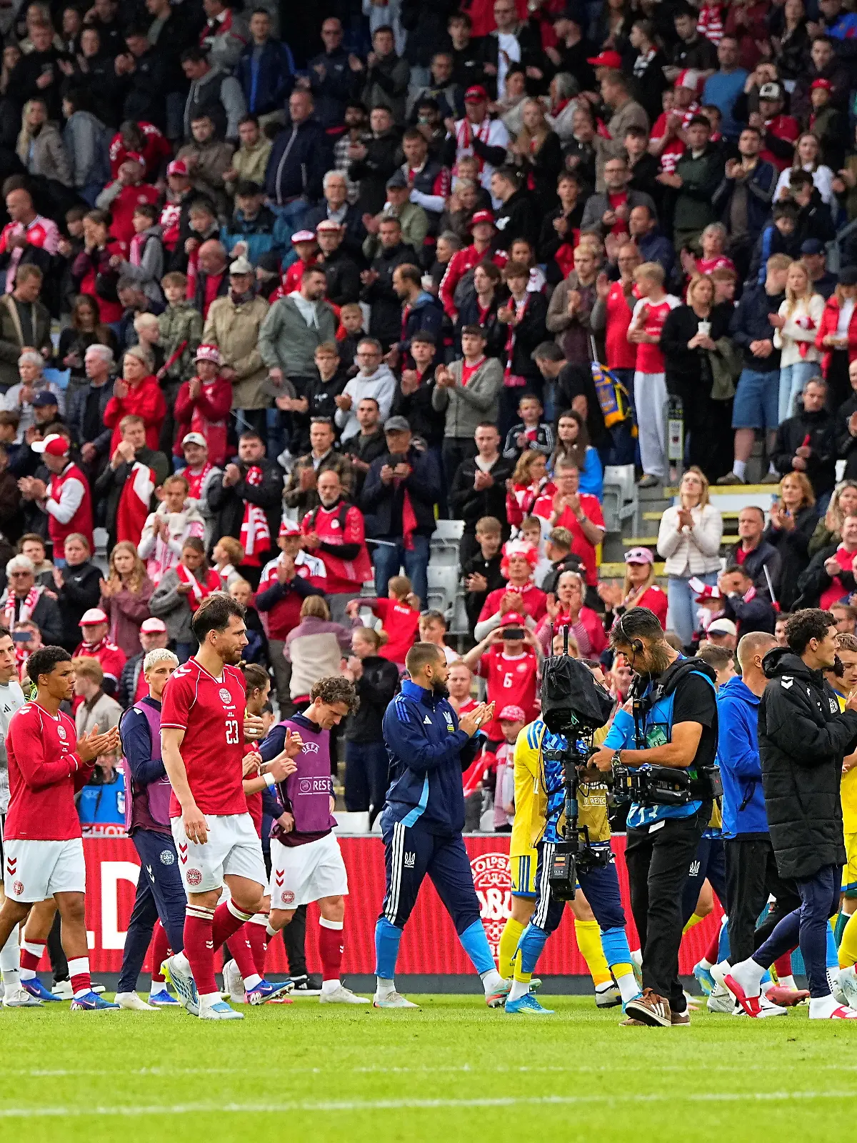 Soccer Football - International Friendly - Denmark v Ukraine - Odense, Denmark - June 7, 2026 The players react after the match was abandoned due to Denmark's Christian Eriksen collapsing on the pitch during the match. Bo Amstrup/Ritzau Scanpix via REUTERS ATTENTION EDITORS - THIS IMAGE WAS PROVIDED BY A THIRD PARTY. DENMARK OUT. NO COMMERCIAL OR EDITORIAL SALES IN DENMARK.