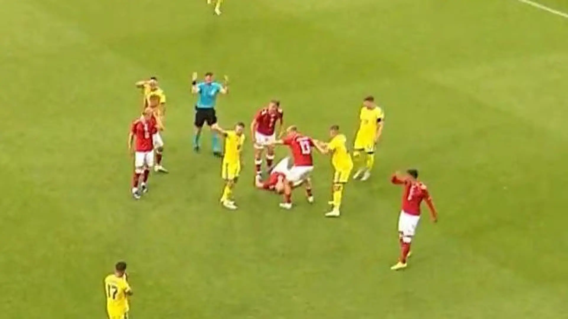 Schockmoment auf dem Spielfeld! Dänen-Star Christian Eriksen bricht erneut zusammen Fünf Jahre nach Herzstillstand während EM