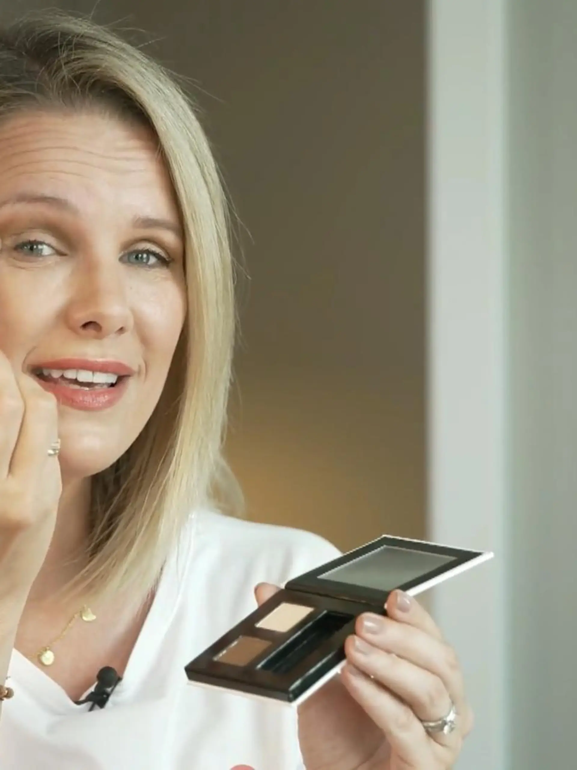 Bild zu: "Monica Ivancan verrät Top-Schminktrick"