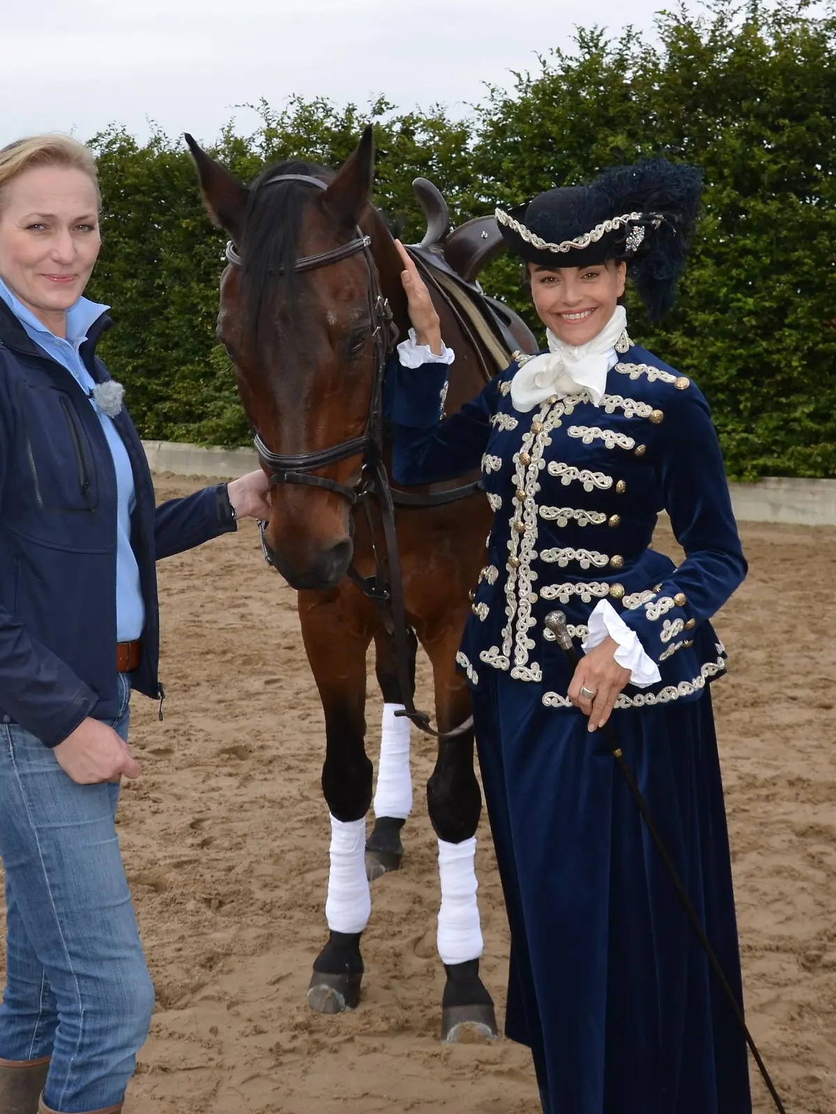 TG1 - Damensattel - VOX-DOCMA TV - hundkatzemaus-Reporterin Diana Eichhorn mit Bettina Keil-Steentjes der 1. Vorsitzenden des Reiten im Damensattel-Vereins