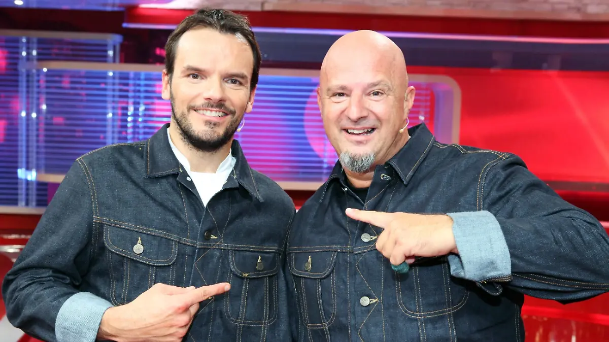 Wer ist Schuld? ER ist Schuld! Jähzorn-Legende Detlef Steves (r.) tauscht die Seiten und kocht zum ersten Mal an der Seite seines "Dauerrivalen" Steffen Henssler!