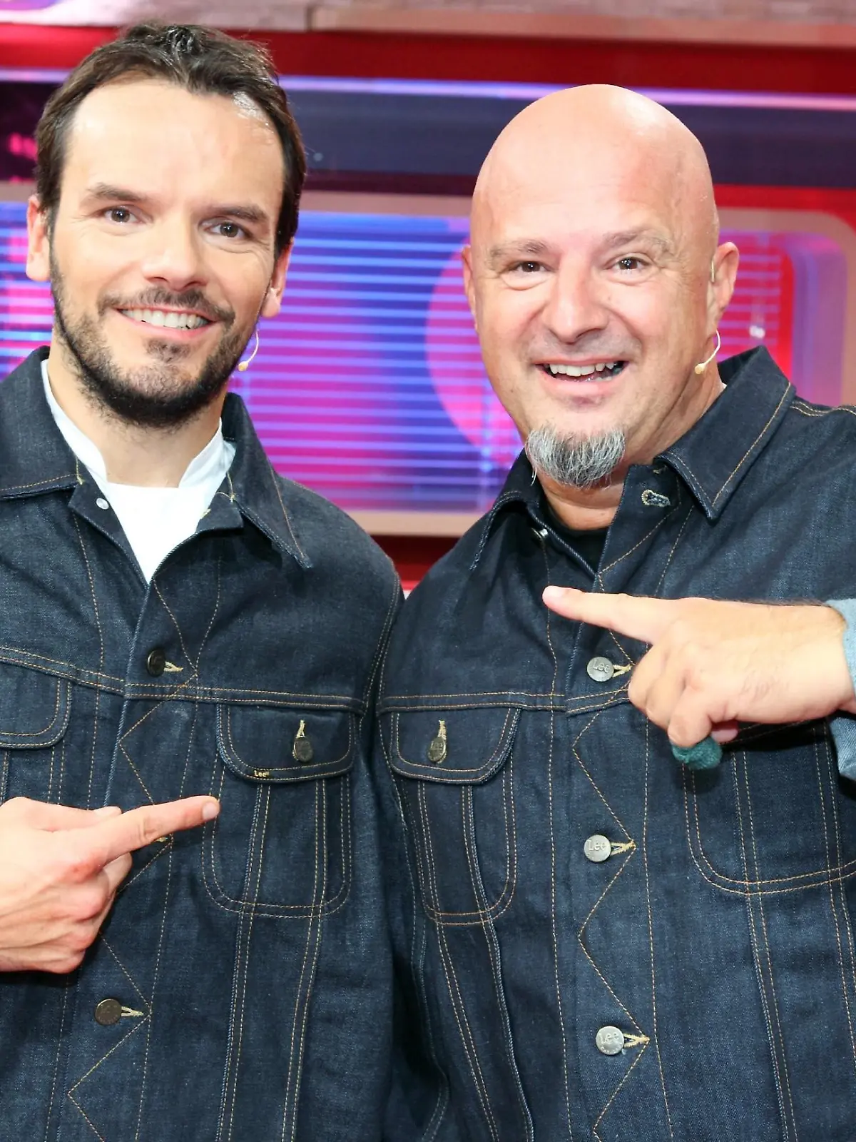 Wer ist Schuld? ER ist Schuld! Jähzorn-Legende Detlef Steves (r.) tauscht die Seiten und kocht zum ersten Mal an der Seite seines "Dauerrivalen" Steffen Henssler!
