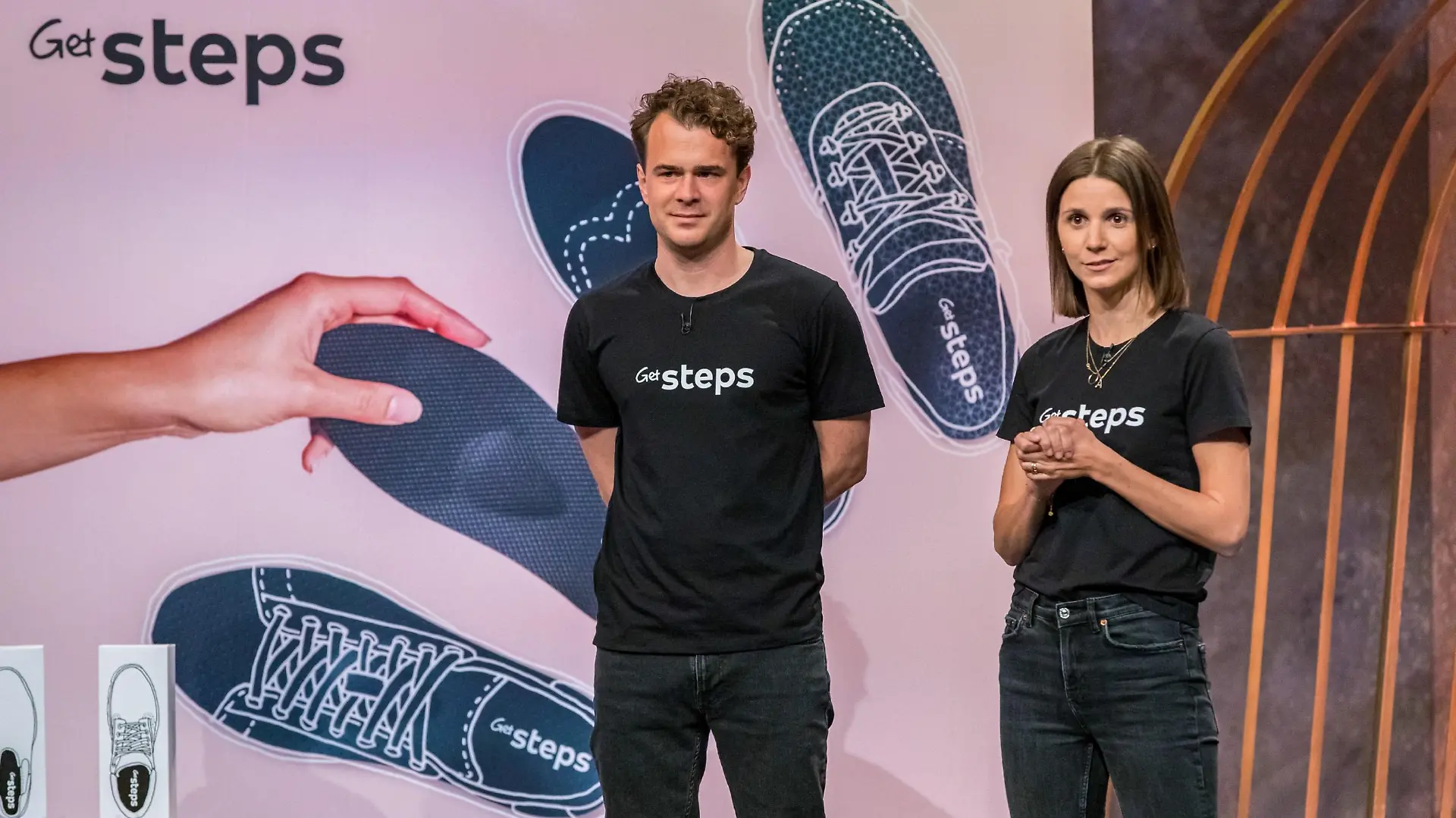 Annik Wolf und Vincent Hoursch aus Berlin präsentieren mit _GetSteps_ die Idee das Kunden die Möglichkeit haben maßgefertigte Einlagen online zu bestellen. Sie erhoffen sich ein Investment von 500.000 Euro für 10 Prozent der Anteile an ihrem Unternehmen. Die Verwendung des sendungsbezogenen Materials ist nur mit dem Hinweis und Verlinkung auf TVNOW gestattet.