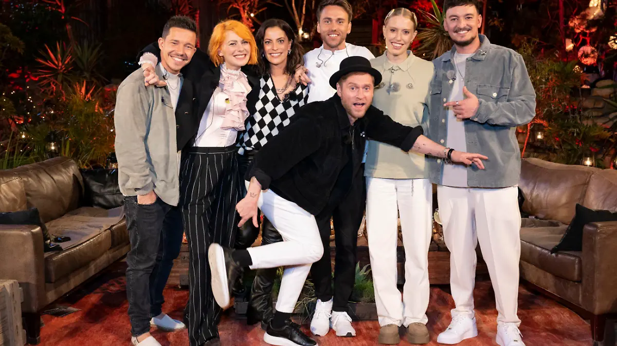 V.l.: Nico Santos, Alli Neumann, Stefanie Kloß, Clueso, Johannes Oerding, LEA und Montez

Die Verwendung des sendungsbezogenen Materials ist nur mit dem Hinweis und Verlinkung auf RTL+ gestattet.