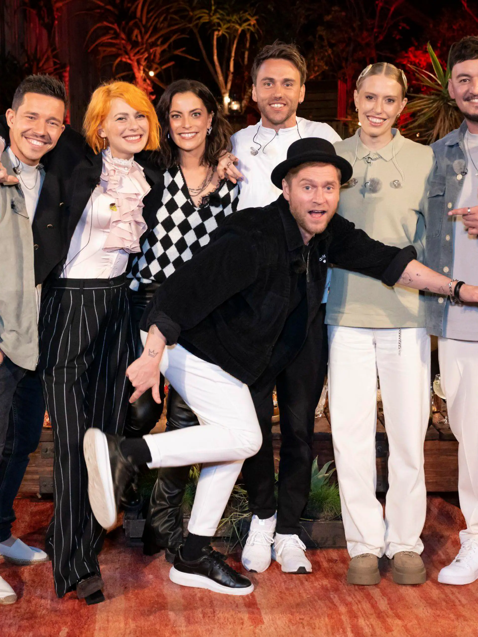 V.l.: Nico Santos, Alli Neumann, Stefanie Kloß, Clueso, Johannes Oerding, LEA und Montez

Die Verwendung des sendungsbezogenen Materials ist nur mit dem Hinweis und Verlinkung auf RTL+ gestattet.