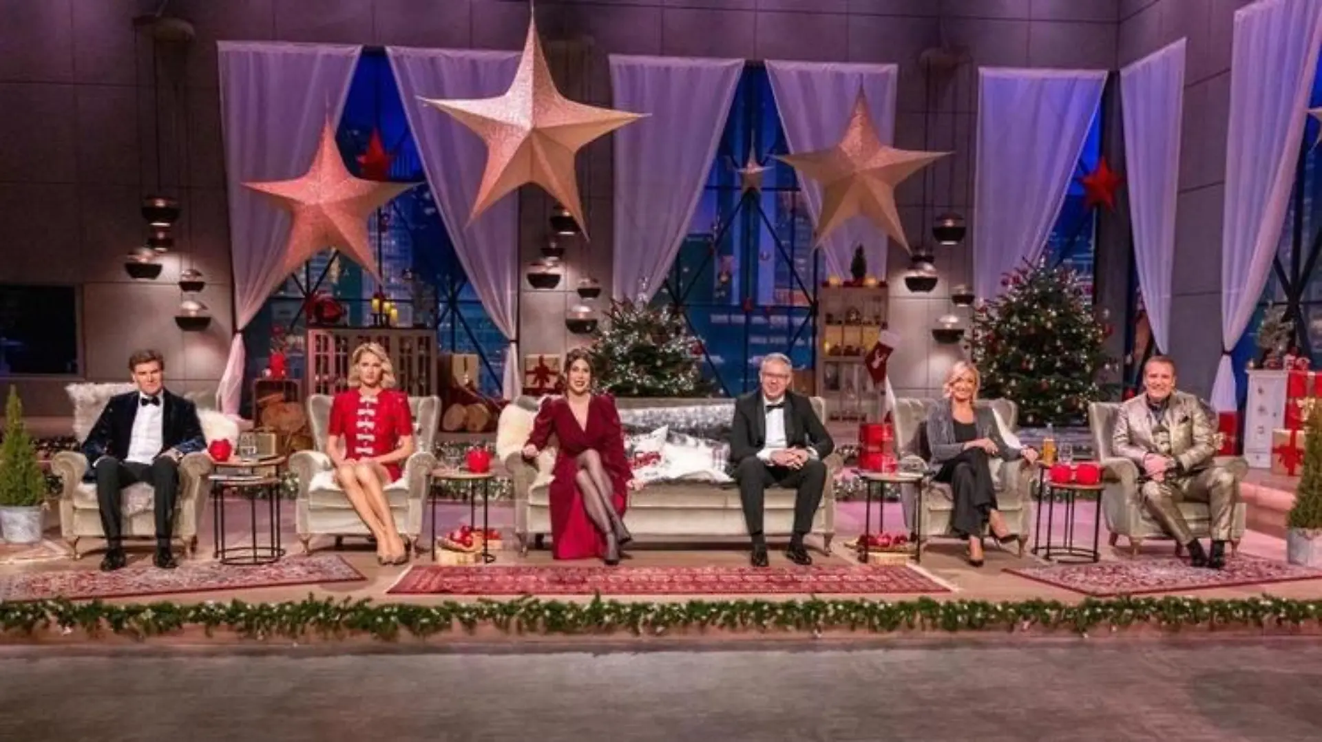 Die Löwen (v.l.) Carsten Maschmeyer, Janna Ensthaler, Judith Williams, Frank Thelen, Dagmar Wöhrl und Ralf Dümmel.
+++ Die Verwendung des sendungsbezogenen Materials ist nur mit dem Hinweis und Verlinkung auf RTL+ gestattet. +++