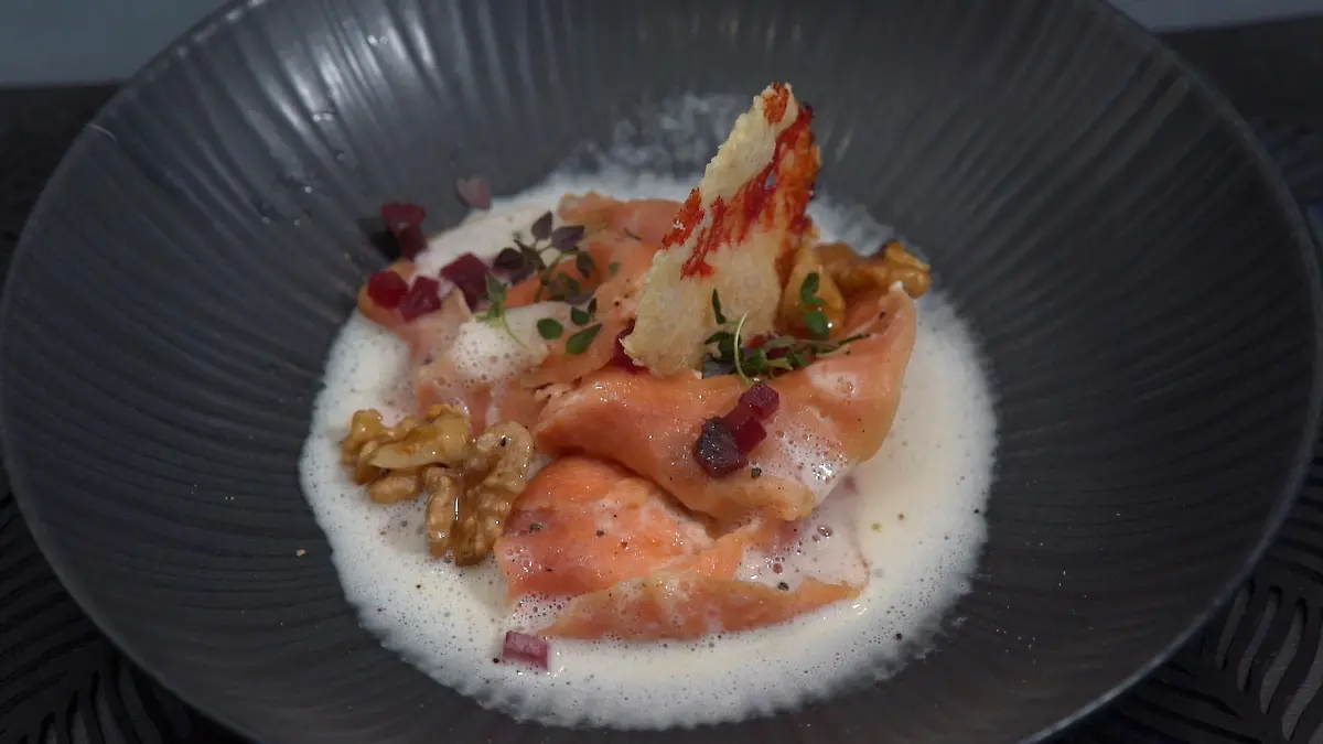 Rote Beete Ravioli mit Ricotta-Füllung und karamellisierten Walnüssen