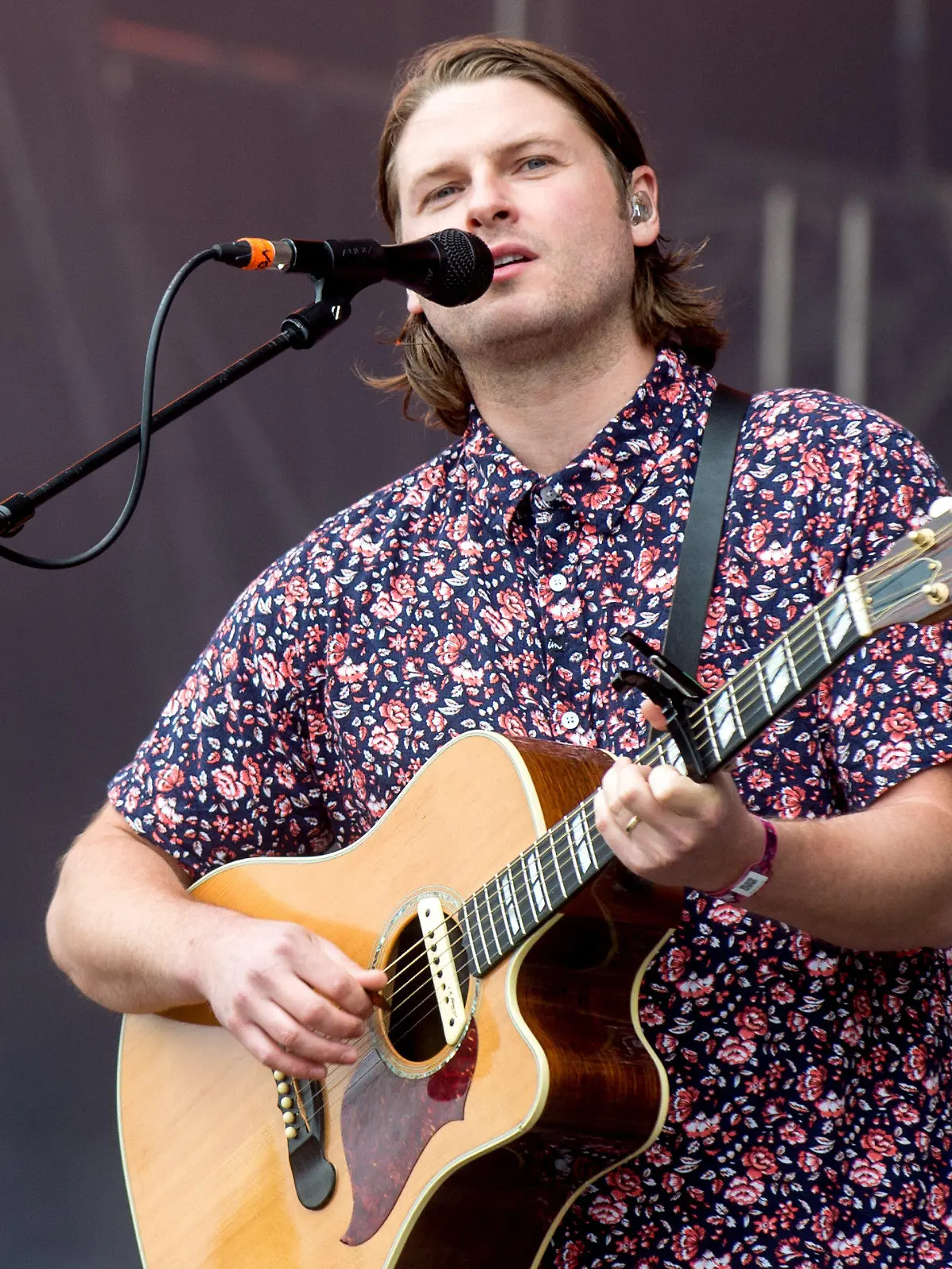 ARCHIV - 24.06.2018, Niedersachsen, Scheeßel: Ian Hooper, Sänger der Band "Mighty Oaks", steht auf dem Hurricane Festival auf der Bühne. Zu Hause bei Sänger Ian Hooper in Berlin produzierten die Mighty Oaks ihr neues Album «Mexiko» in Eigenregie. Foto: Hauke-Christian Dittrich/dpa +++ dpa-Bildfunk +++