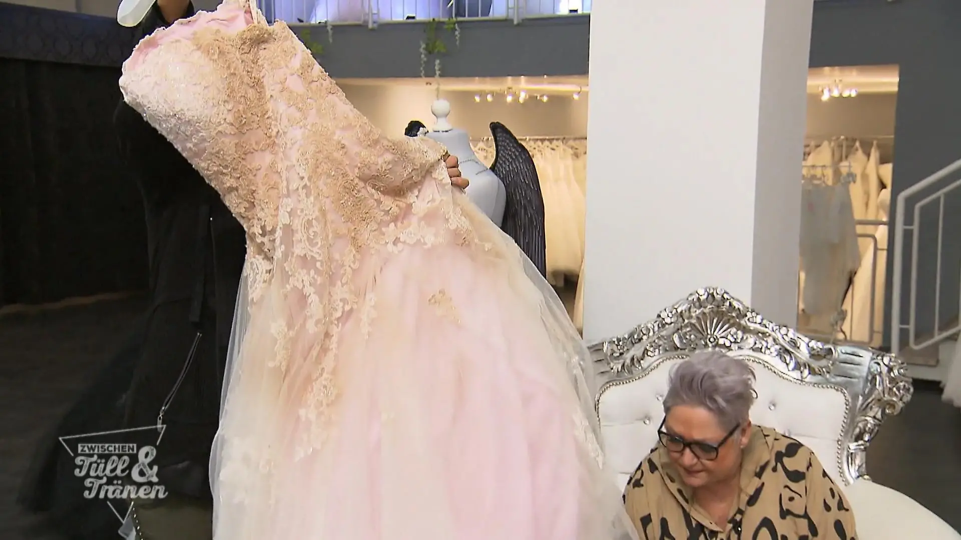 Viel hat die Flut nicht von Jessicas Brautkleid übrig gelassen