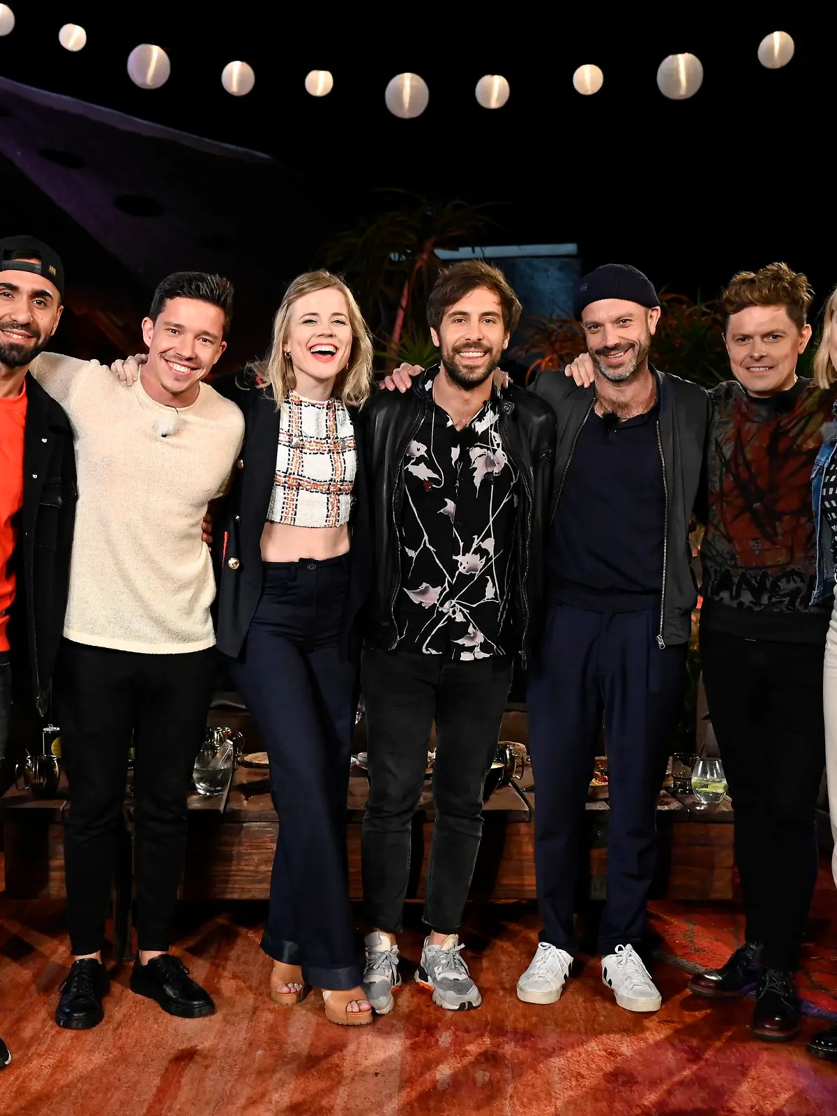 MoTrip (l.), Nico Santos (2.v.l), Ilse DeLange (3.v.l.), Max Giesinger (M.), Jan Plewka (3.v.r.), Michael Patrick Kelly und LEA.


Die Verwendung des sendungsbezogenen Materials ist nur mit dem Hinweis und Verlinkung auf TVNOW gestattet.