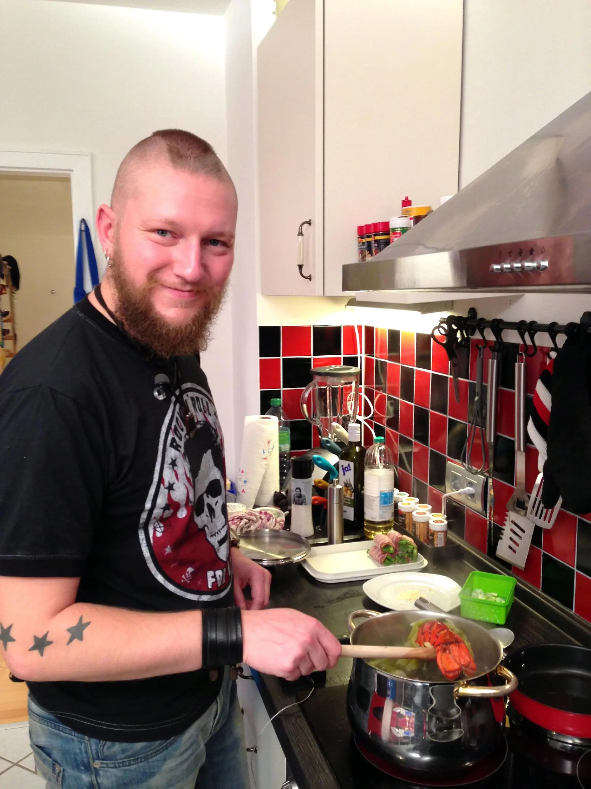 Christophs Hauptspeise sind Surf & Turf vom Chateaubriand und Hummerschwanz an Kartoffelpüree und Bohnen im Speckmantel. 