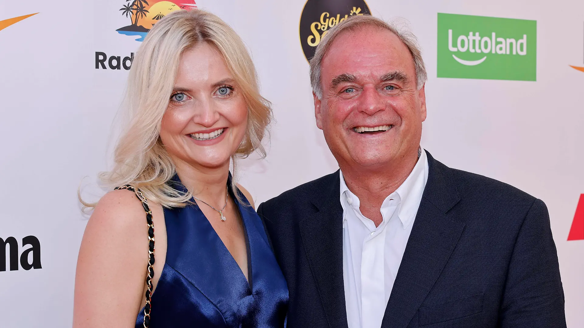  Unternehmer Georg Kofler mit seiner Begleitung Isabel bei der Gala der Goldenen Sonne 40 Jahre deutsches Privatfernsehen im im GOP Variet Theater. Essen, 02.07.2022 NRW Deutschland *** Entrepreneur Georg Kofler with his companion Isabel at the gala of the Golden Sun 40 years of German private television in the GOP Variet Theater Essen, 02 07 2022 NRW Germany Copyright: xChristophxHardtx