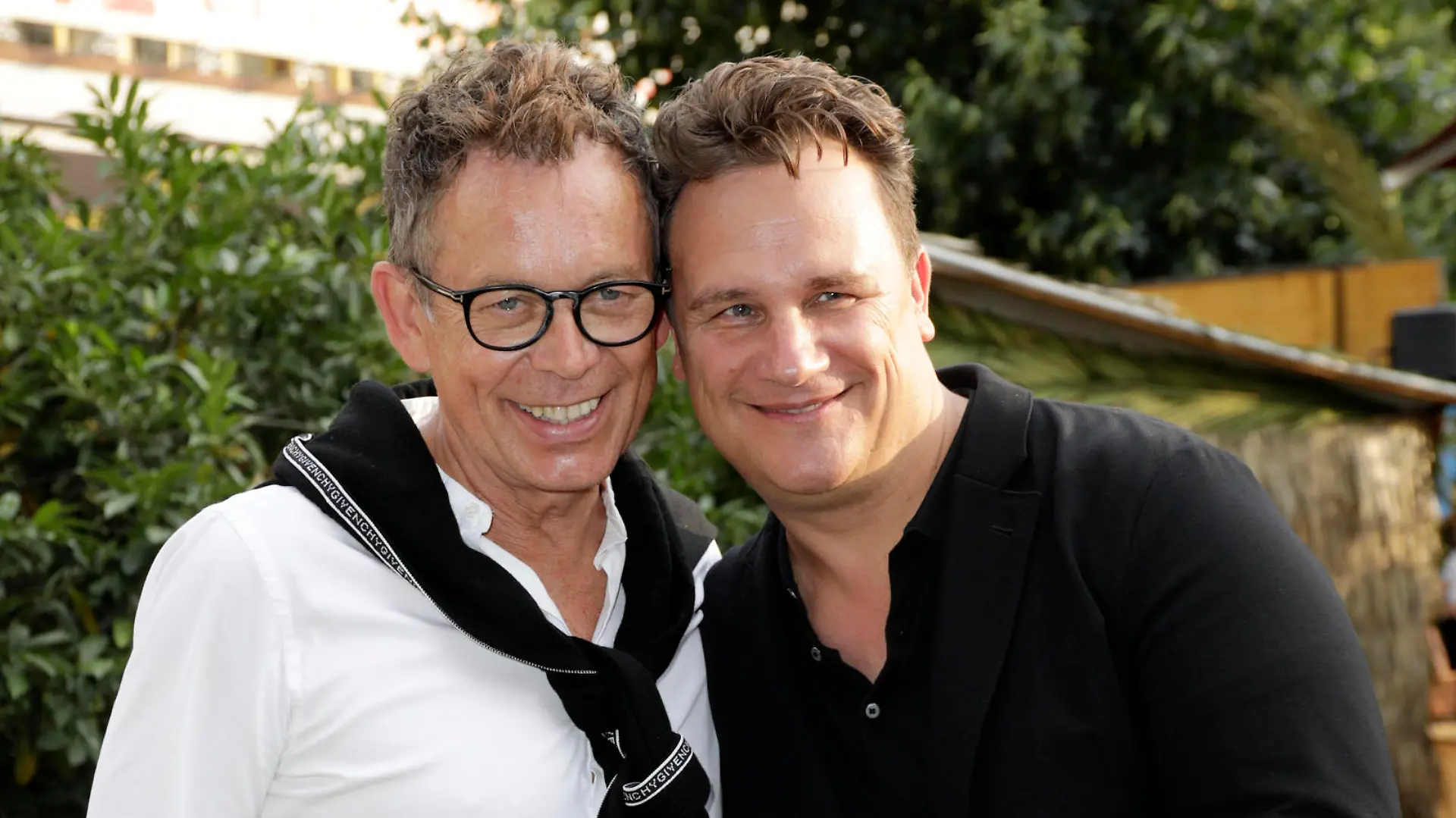  Guido Maria Kretschmer mit Ehemann Frank Mutters bei der Premiere des Theaterstücks Mord im Orientexpress in der Komödie am Kurfürstendamm im Schiller Theater. Berlin, 24.07.2021 *** Guido Maria Kretschmer with husband Frank Mutters at the premiere of the play Murder on the Orient Express at the Komödie am Kurfürstendamm at the Schiller Theater Berlin, 24 07 2021 Foto:xS.xGabschx/xFuturexImage