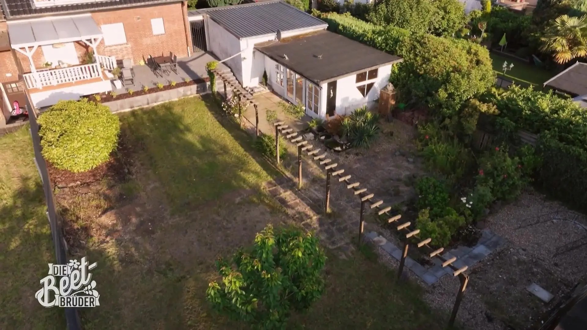 Die Beet-Brüder: Außer der Terrasse und dem Gartenhaus, gab es noch nicht viel im Garten von Maike und Marc
