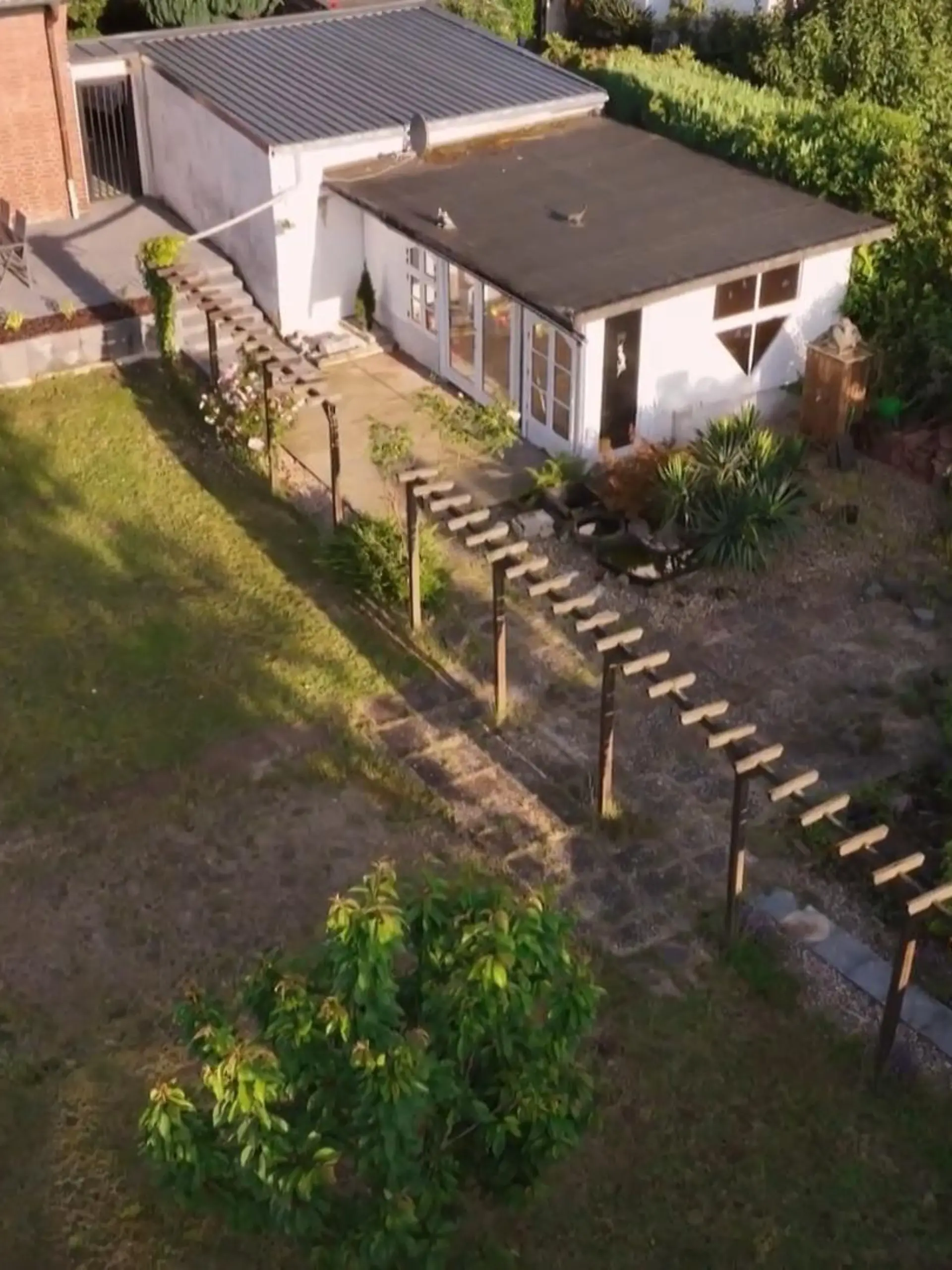 Die Beet-Brüder: Außer der Terrasse und dem Gartenhaus, gab es noch nicht viel im Garten von Maike und Marc