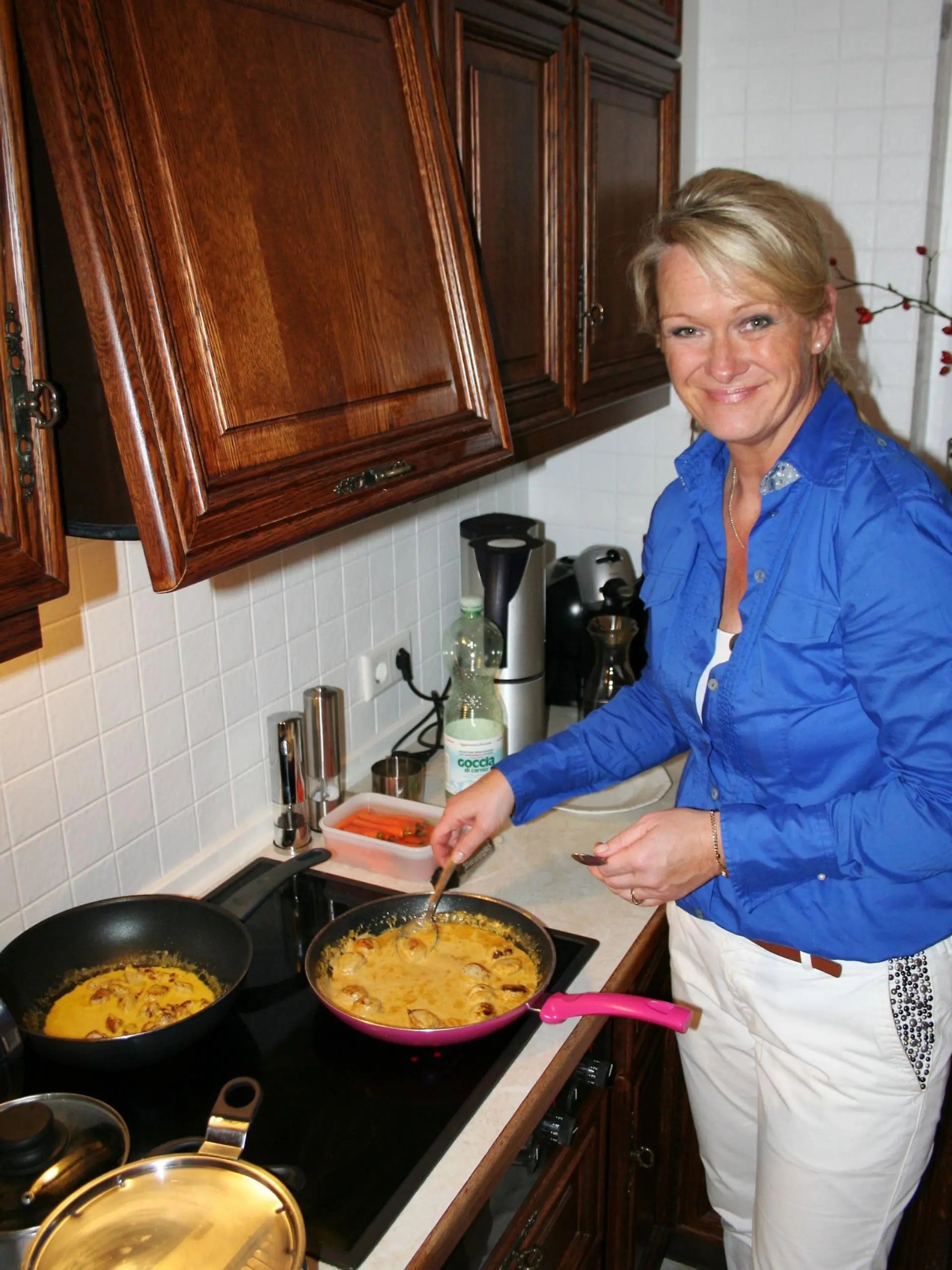 Petra (43) darf am letzten Abend ihre Kochkünste unter Beweis stellen. Kann sie sich gegen ihre Konkurrenten durchsetzen?