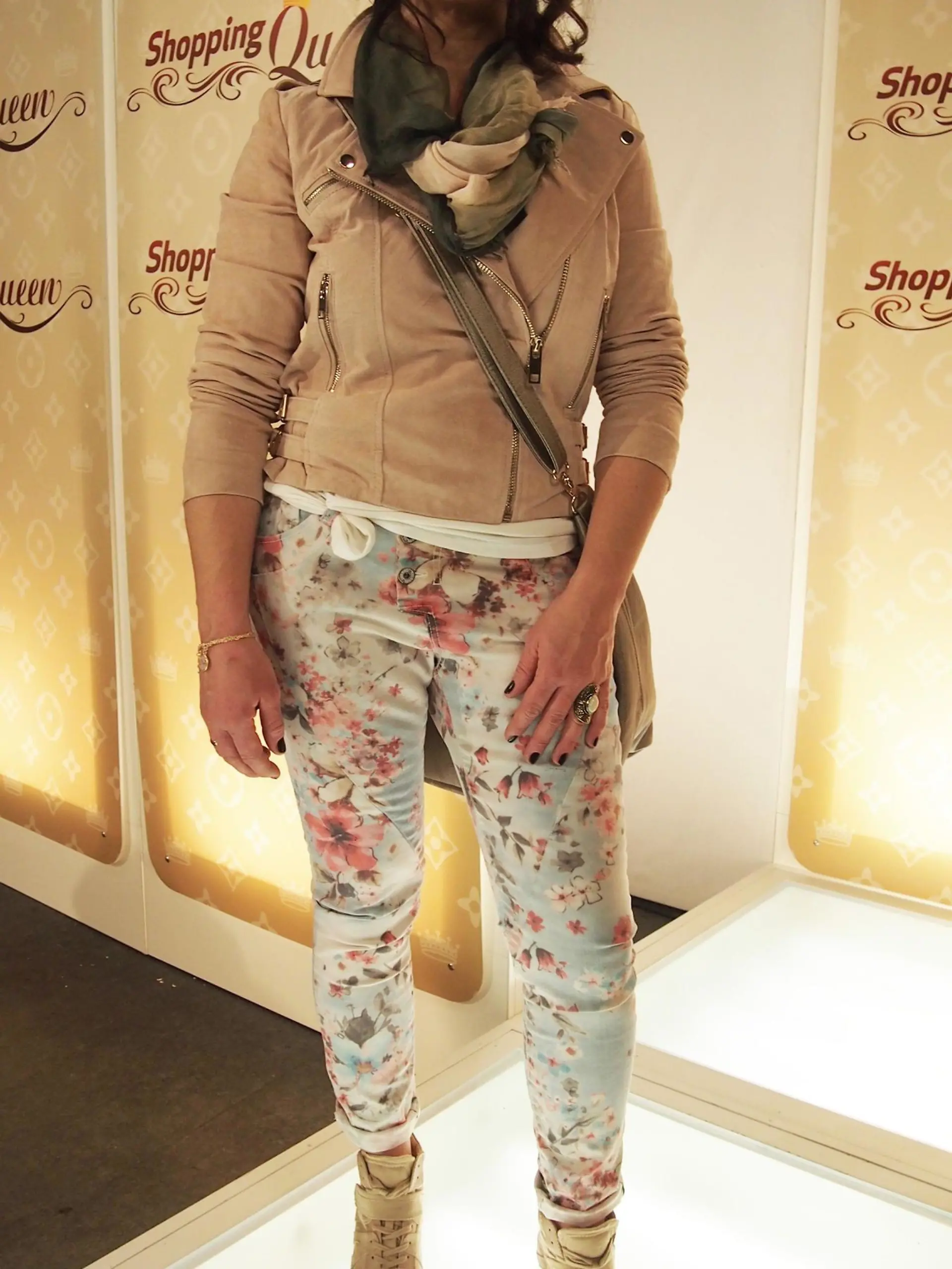 Queen-Anwärterin Isabell präsentiert ihr Frühlingsoutfit! Bekommt sie die Oster-Shopping-Krone aufgesetzt?