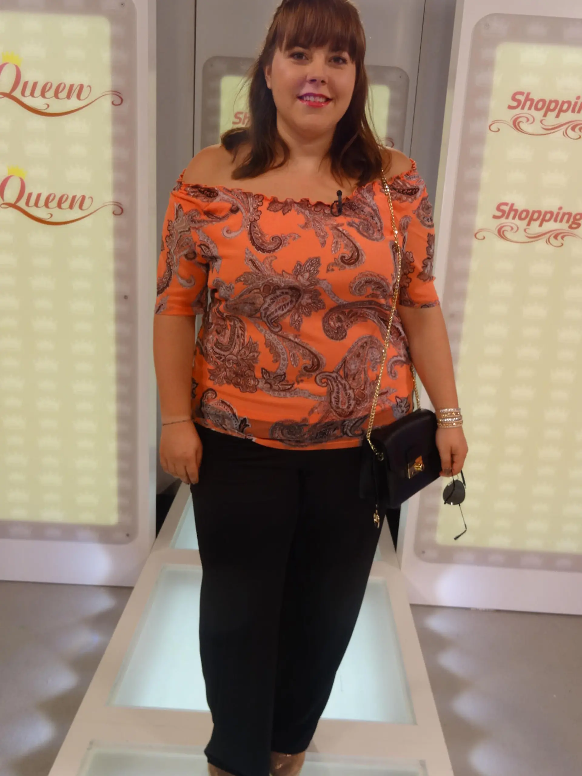 Bild zu: "Shopping Queen"-Kandidatin Carina präsentiert ihren Look."