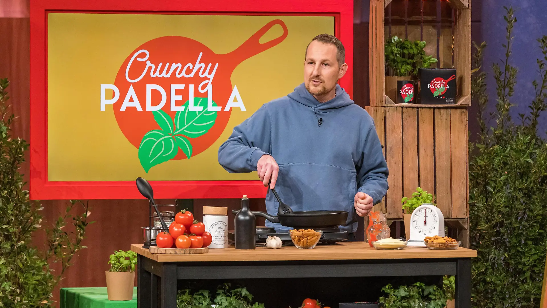 Robert Kaiser (Foto) und Christian Zippel präsentieren Crunchy Padella. Mit ihrem Produkt kann ein Pastagericht ohne Nudelwasser gekocht werden. Sie erhoffen sich ein Investment von 100.000 Euro für 15 Prozent der Anteile an ihrem Unternehmen.
+++ Die Verwendung des sendungsbezogenen Materials ist nur mit dem Hinweis und Verlinkung auf RTL+ gestattet. +++