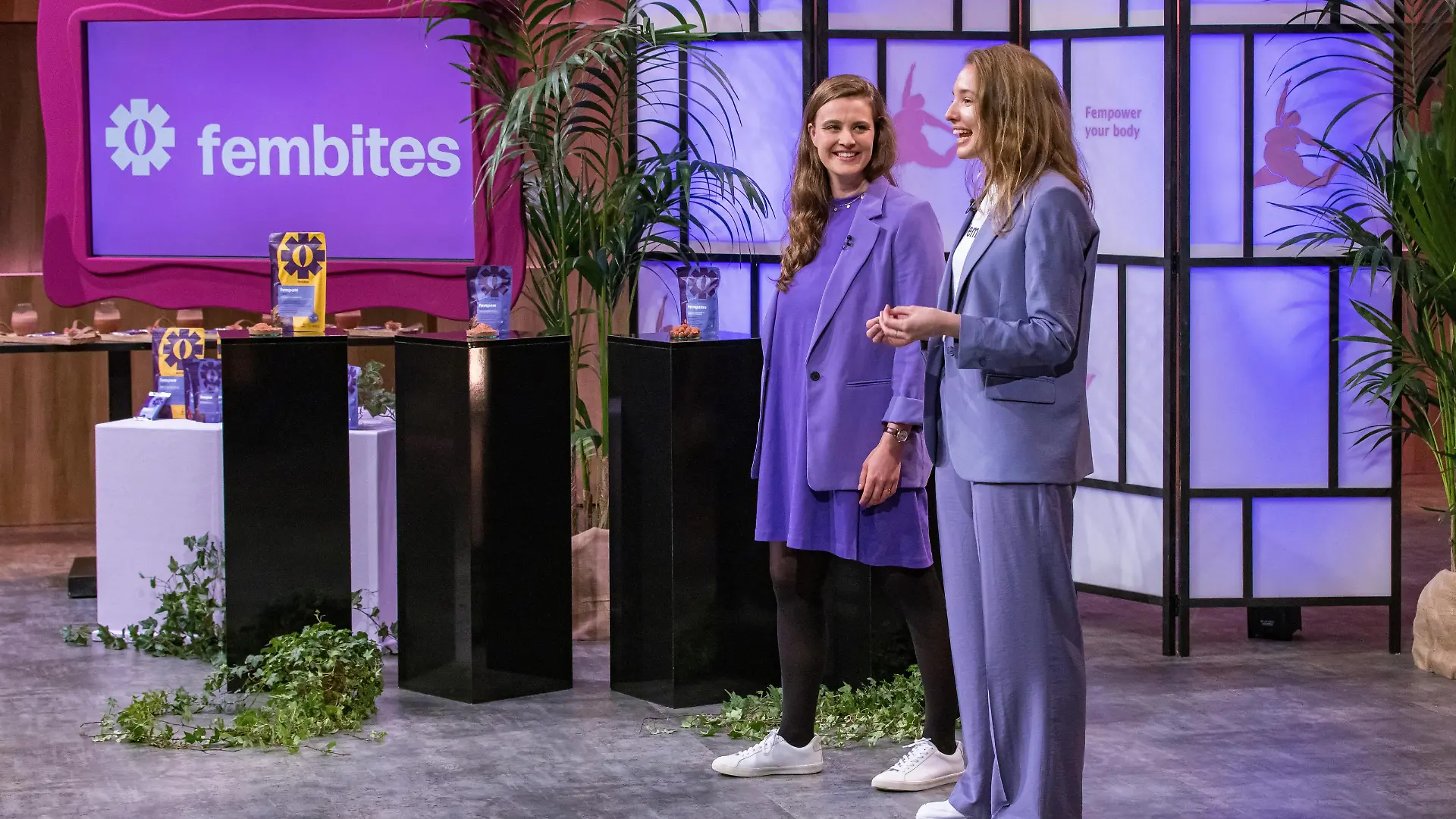 Jana Deckelmann (l.) und Angelica Conraths präsentieren mit fembites Vitaminisierte Produkte für Frauengesundheit. Sie erhoffen sich ein Investment von 300.000 Euro für 10 Prozent der Firmenanteile.
+++ Die Verwendung des sendungsbezogenen Materials ist nur mit dem Hinweis und Verlinkung auf RTL+ gestattet. +++