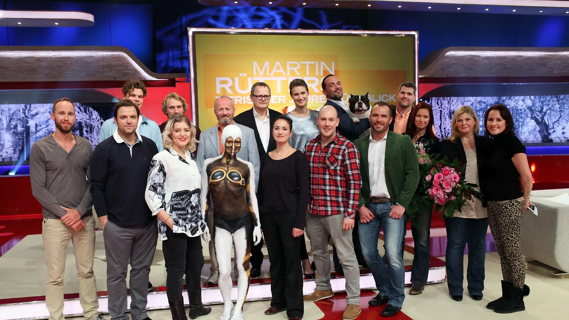 Gruppenbild zur Sendung "Martin Rütters tierischer Jahresrückblick"