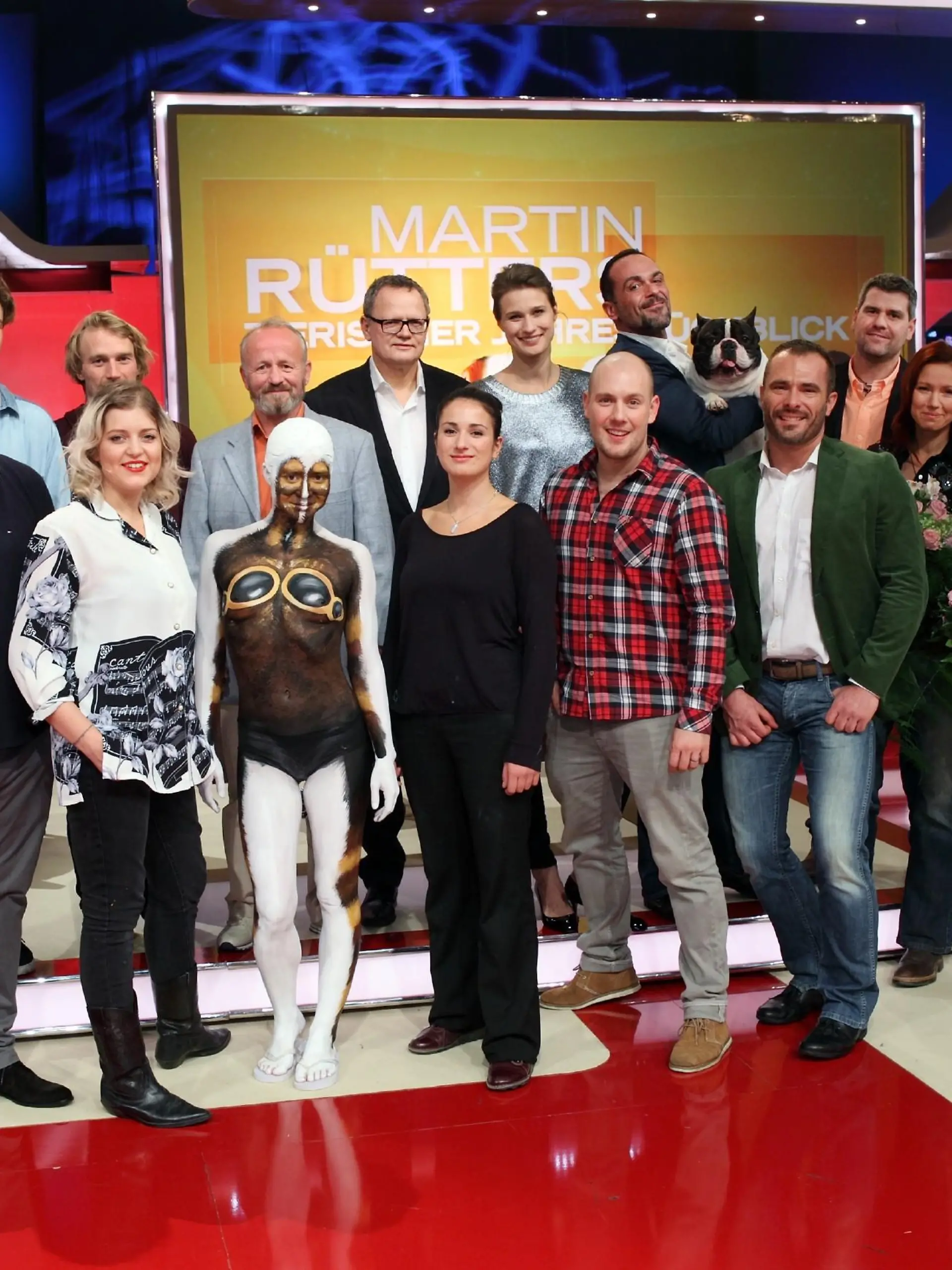 Gruppenbild zur Sendung "Martin Rütters tierischer Jahresrückblick"