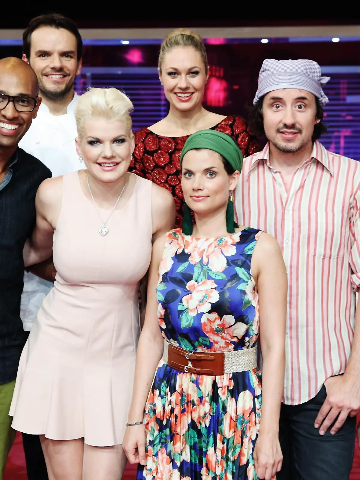 V.l.: Amiaz Habtu, Steffen Henssler, Melanie Müller, Ruth Moschner, Mrs. Greenbird, Kochcoach Chakall