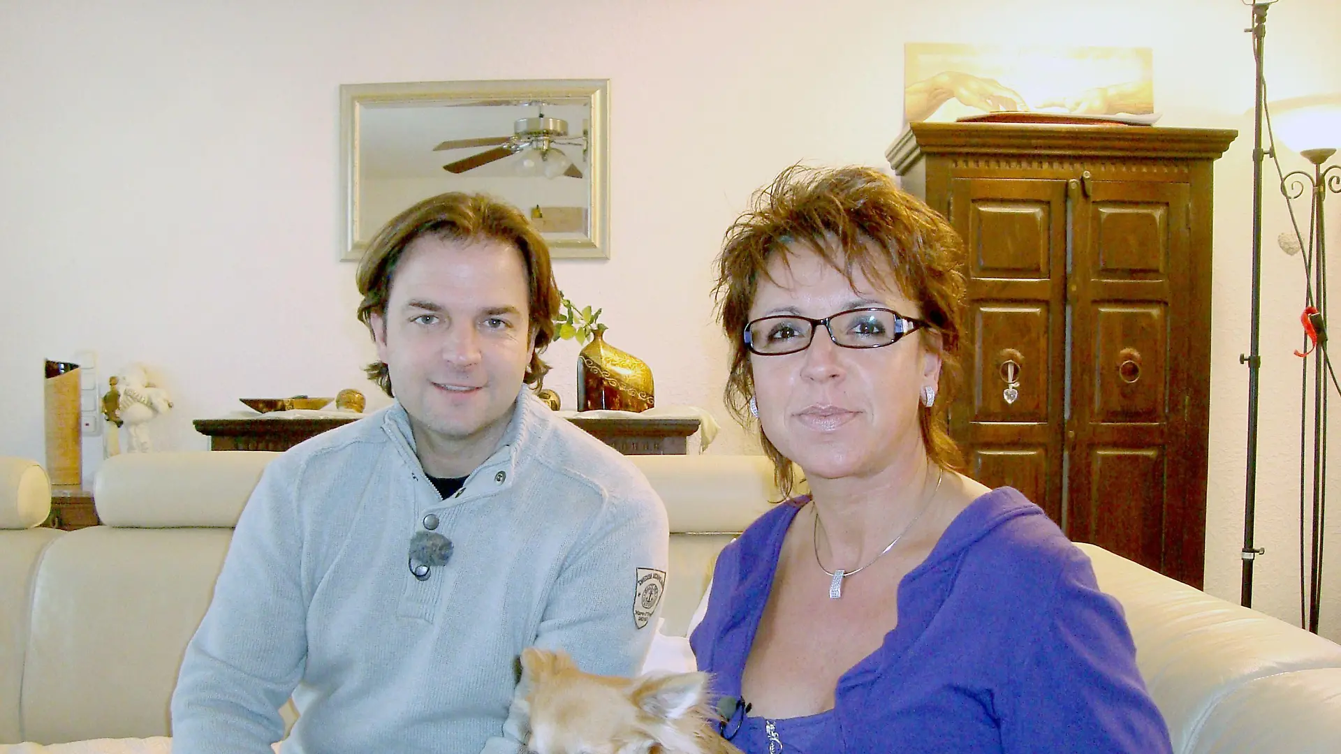 Hundeprofi Martin Rütter, Karla Kaminiarz und die Chihuahua Geschwister "Trudi" und "Brutus".