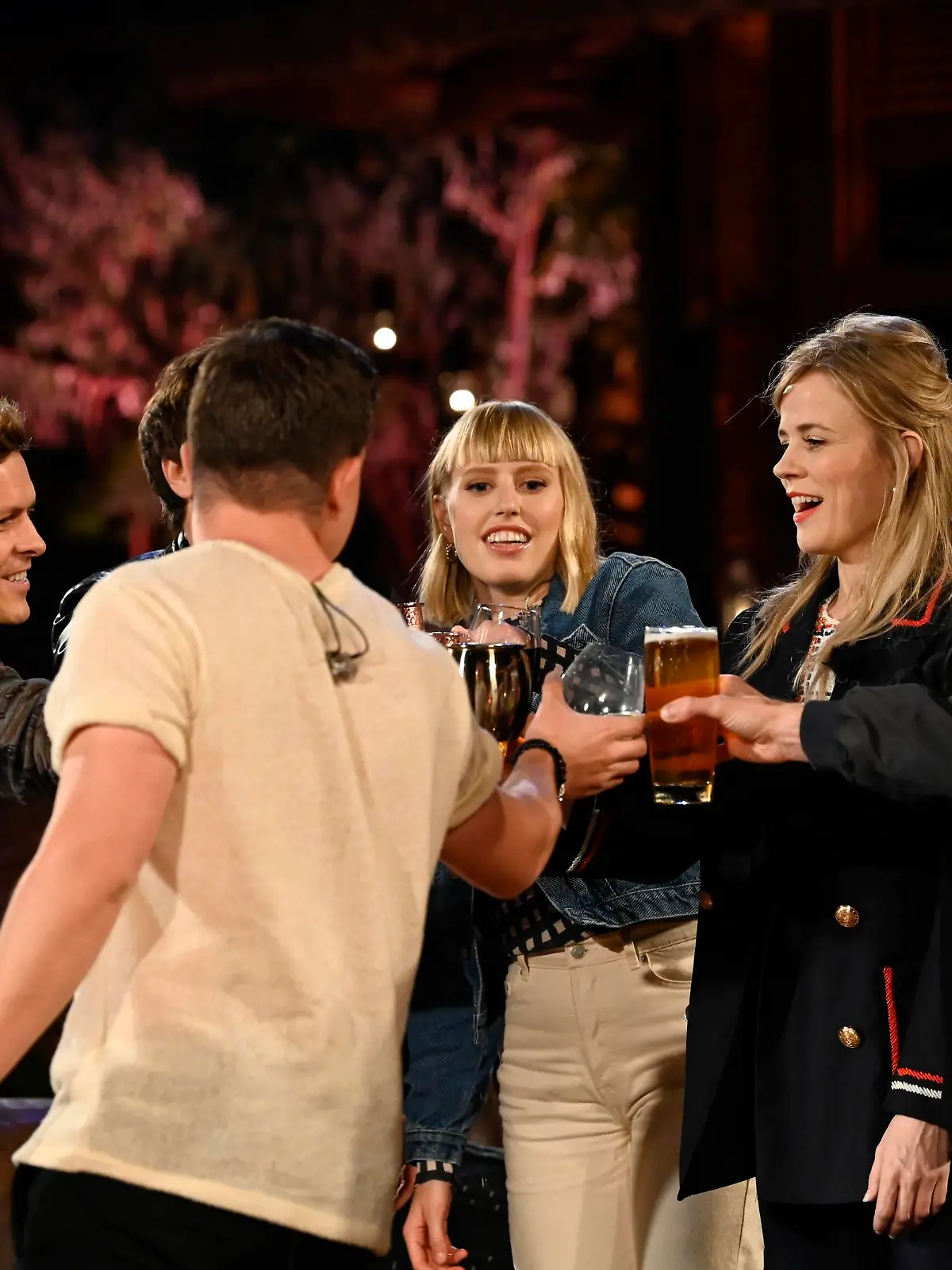 Michael Patrick Kelly (l.), LEA (M.) und Ilse DeLange.

Die Verwendung des sendungsbezogenen Materials ist nur mit dem Hinweis und Verlinkung auf TVNOW gestattet.