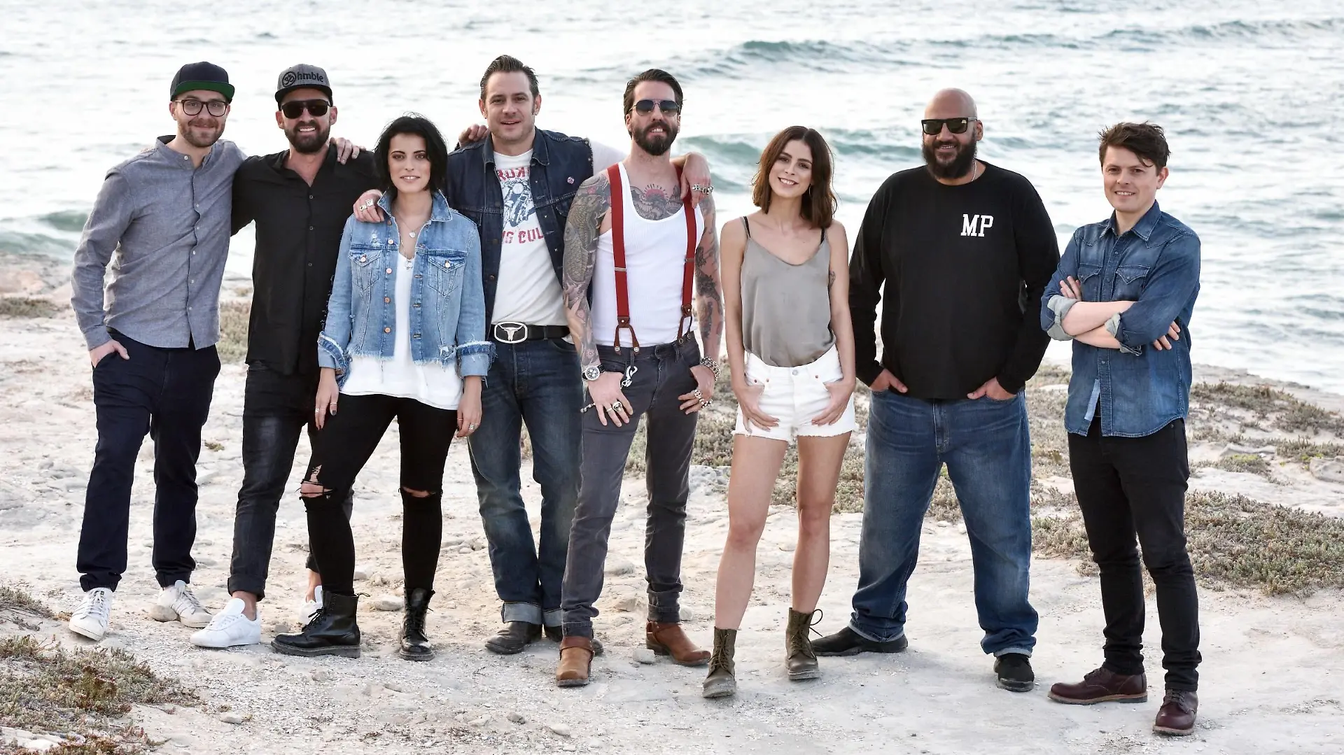 V.l.: Mark Forster, Gentleman, Silbermond-Sängerin Stefanie Kloß, Sascha Vollmer und Alec Völkel von The BossHoss, Lena Meyer-Landrut, Moses Pelham und Michael Patrick Kelly.