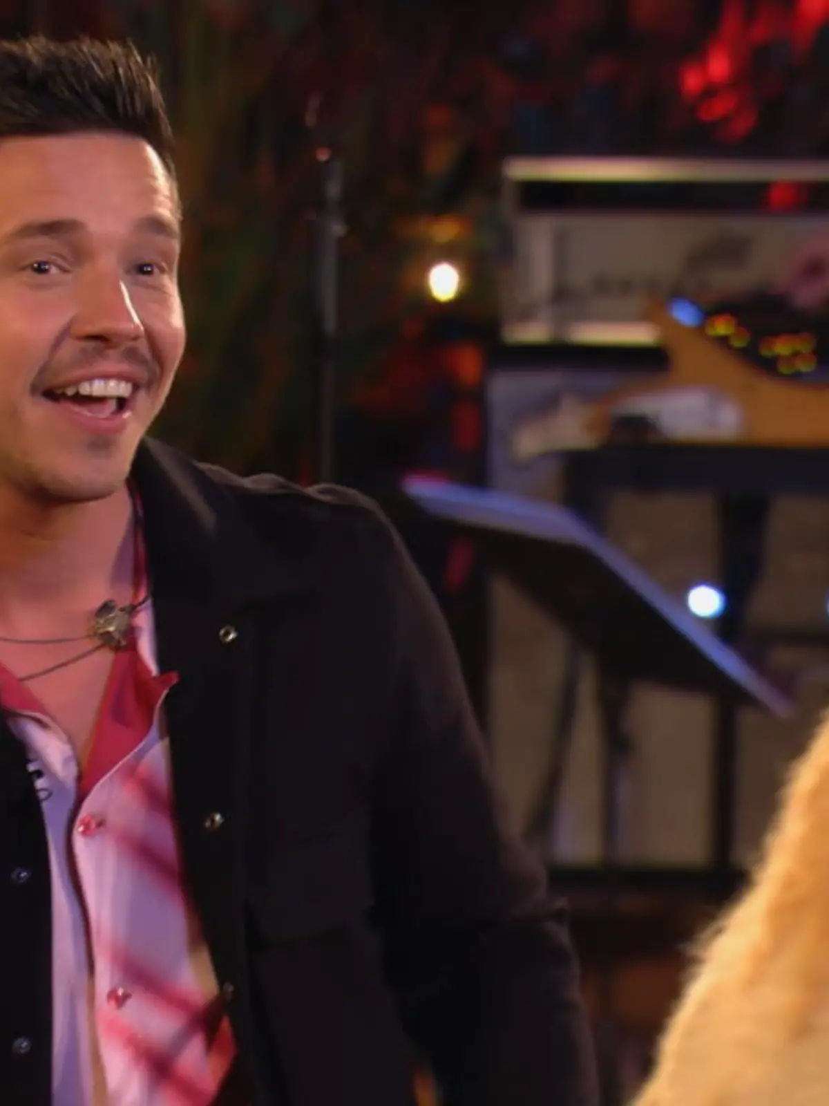 Nico Santos singt Cluesos Hit "37 Grad" bei "Sing meinen Song"