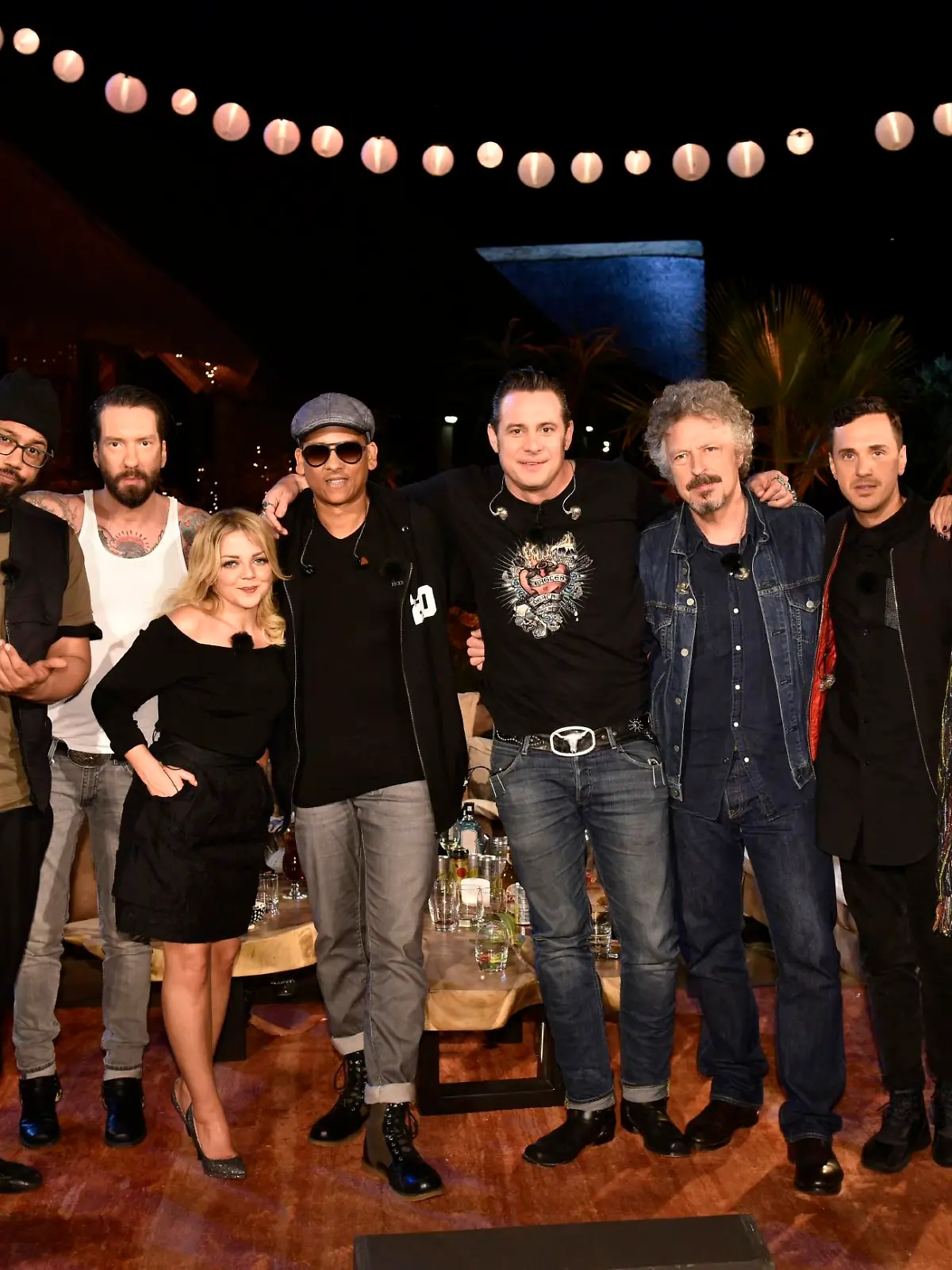 V.l.: Samy Deluxe, Alec Völkel, Annett Louisan, Xavier Naidoo, Sascha Vollmer, Wolfgang Niedecken, Seven und NENA. 