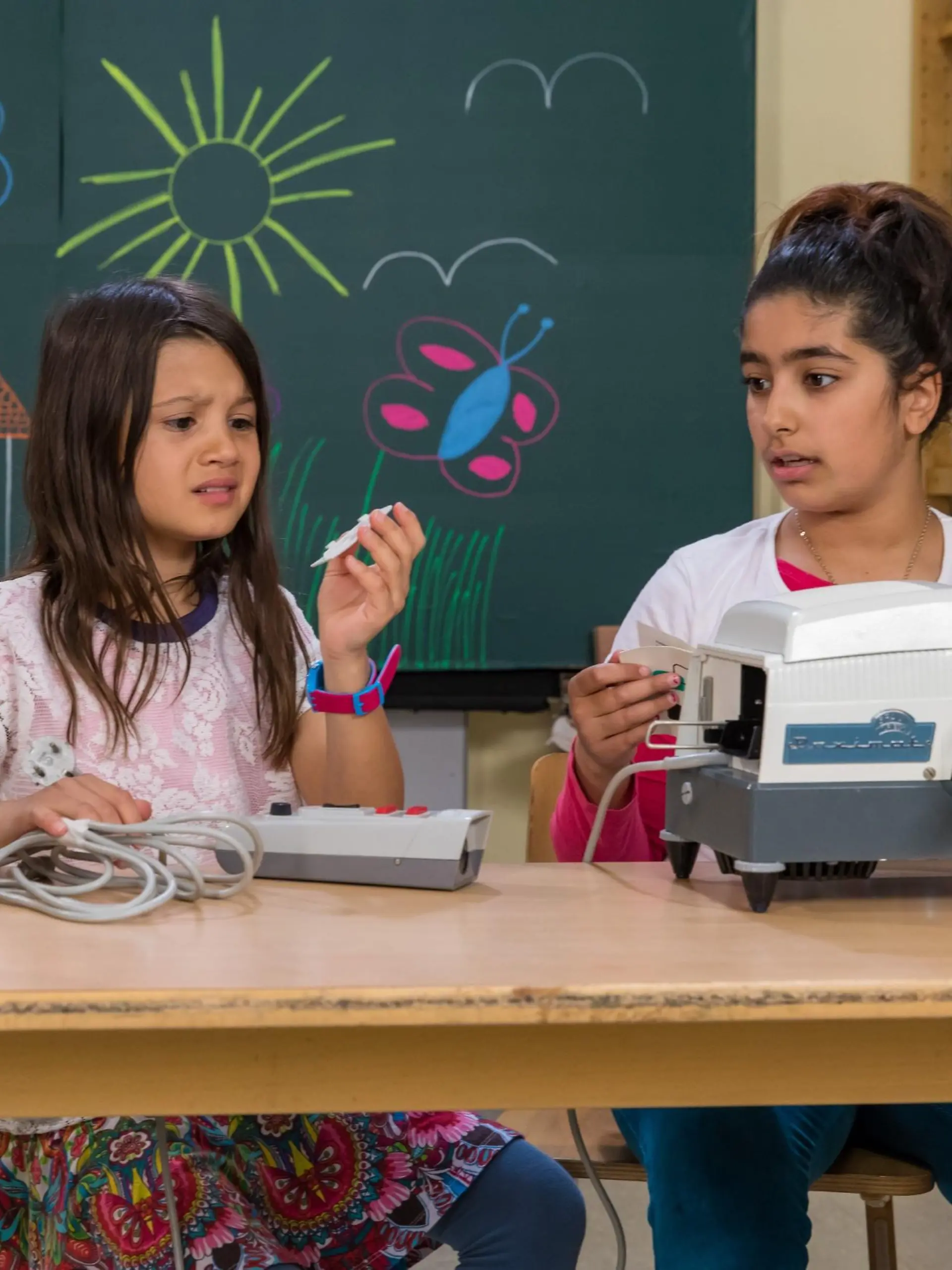 Mit hohem Spaßfaktor: Kinder testen Produkte, die es heute nicht mehr gibt...