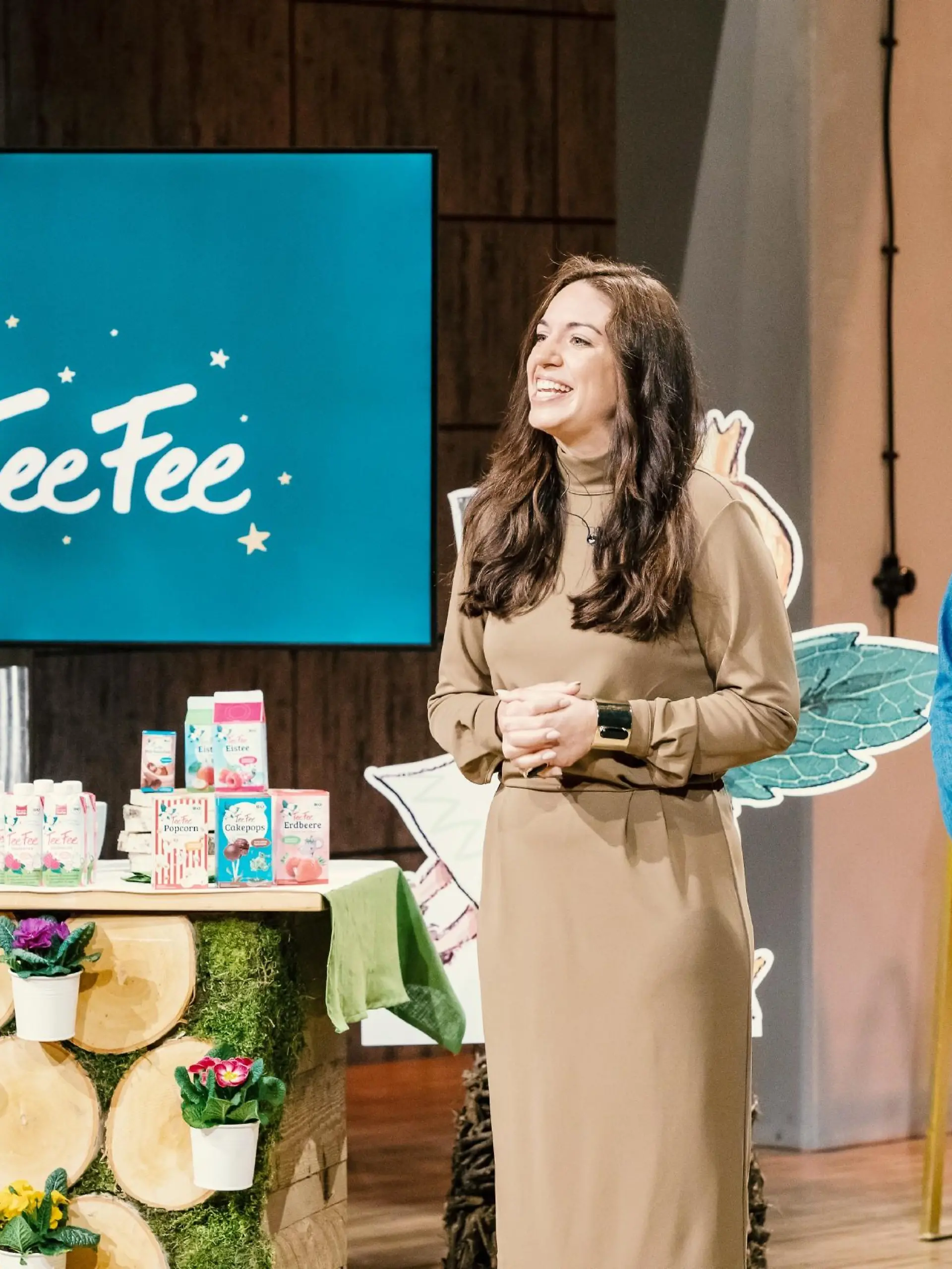 Jill-Evelyn Erlach und Marco Rühl aus Frankfurt präsentieren den mit Stevia gesüssten Tee von "TeeFee". Sie erhoffen sich ein Investment von 1.000.000 Euro für 25 Prozent ihres Unternehmens.