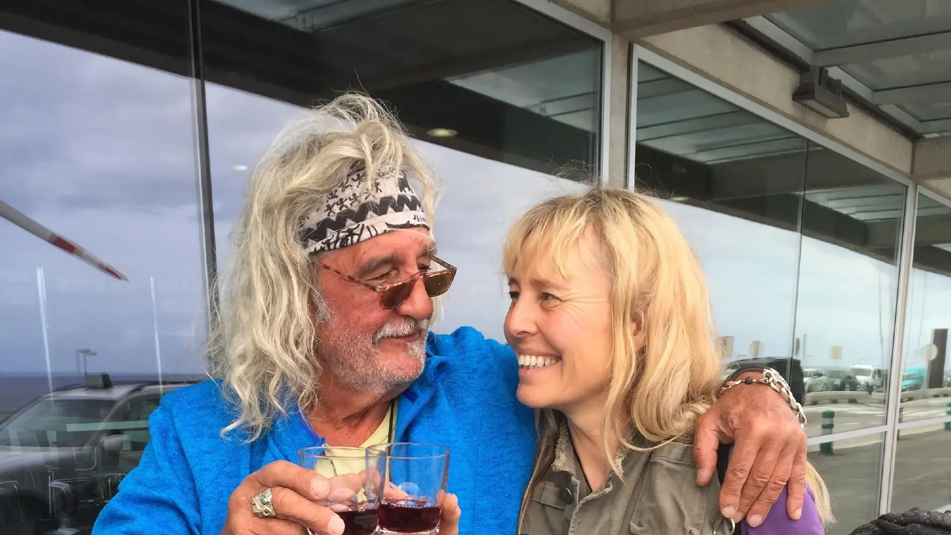 Die 53-jährige Petra Schmid will auf La Palma Wandertouren mit Windhunden anbieten. Eine Erfolgsidee? Auf La Palma wartet bereits Lothar auf sie: Petras Exfreund.