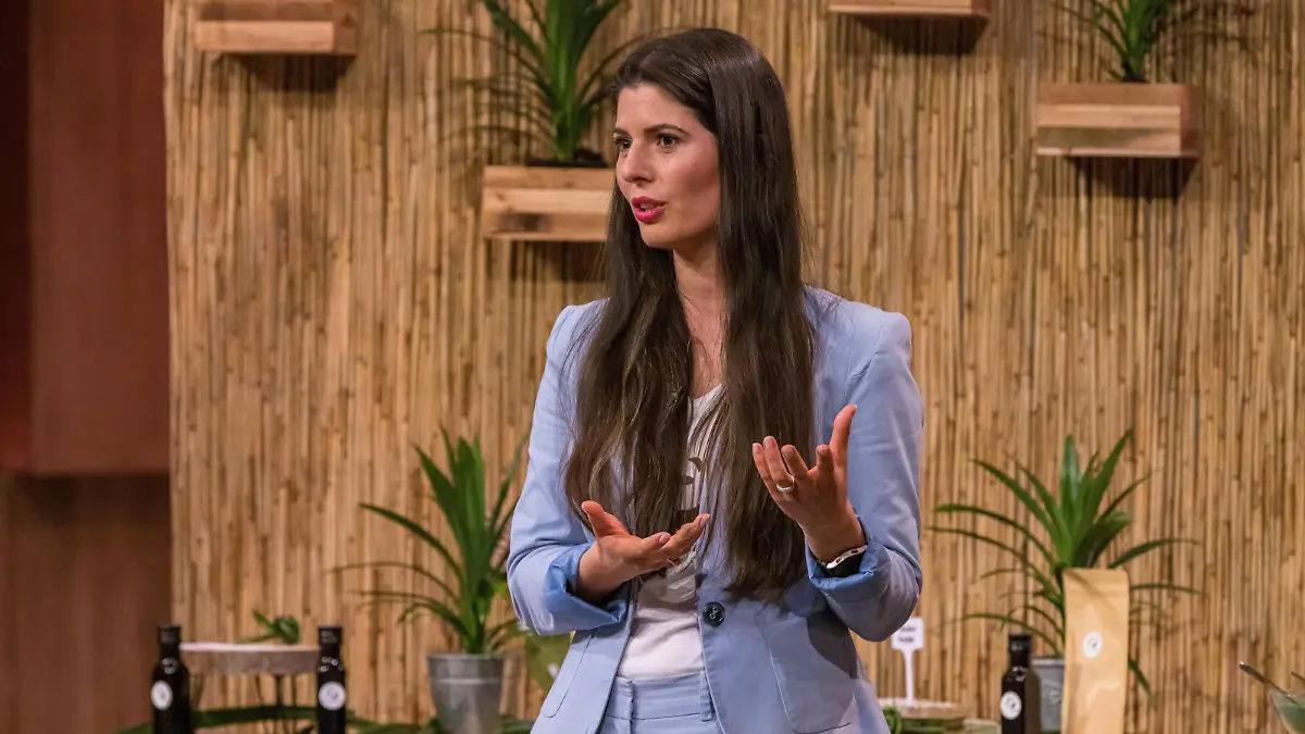 Anne Rich präsentiert mit Nature Pandan Pandan Pulver und Sirup. Sie erhofft sich ein Investment von 50.000 Euro für 25 Prozent der Firmenanteile.
+++ Die Verwendung des sendungsbezogenen Materials ist nur mit dem Hinweis und Verlinkung auf RTL+ gestattet. +++