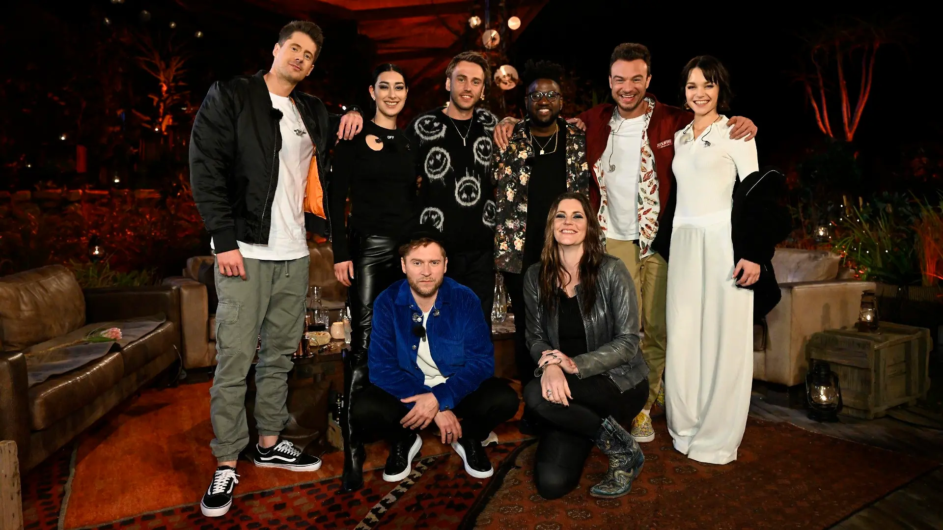 V.l.: Vincent Stein ("SDP"), ELIF, Johannes Oerding, Clueso, Kelvin Jones, Floor Jansen, Dag-Alexis Kopplin ("SDP") und LOTTE.
Die Verwendung des sendungsbezogenen Materials ist nur mit dem Hinweis und Verlinkung auf RTL+ gestattet.
