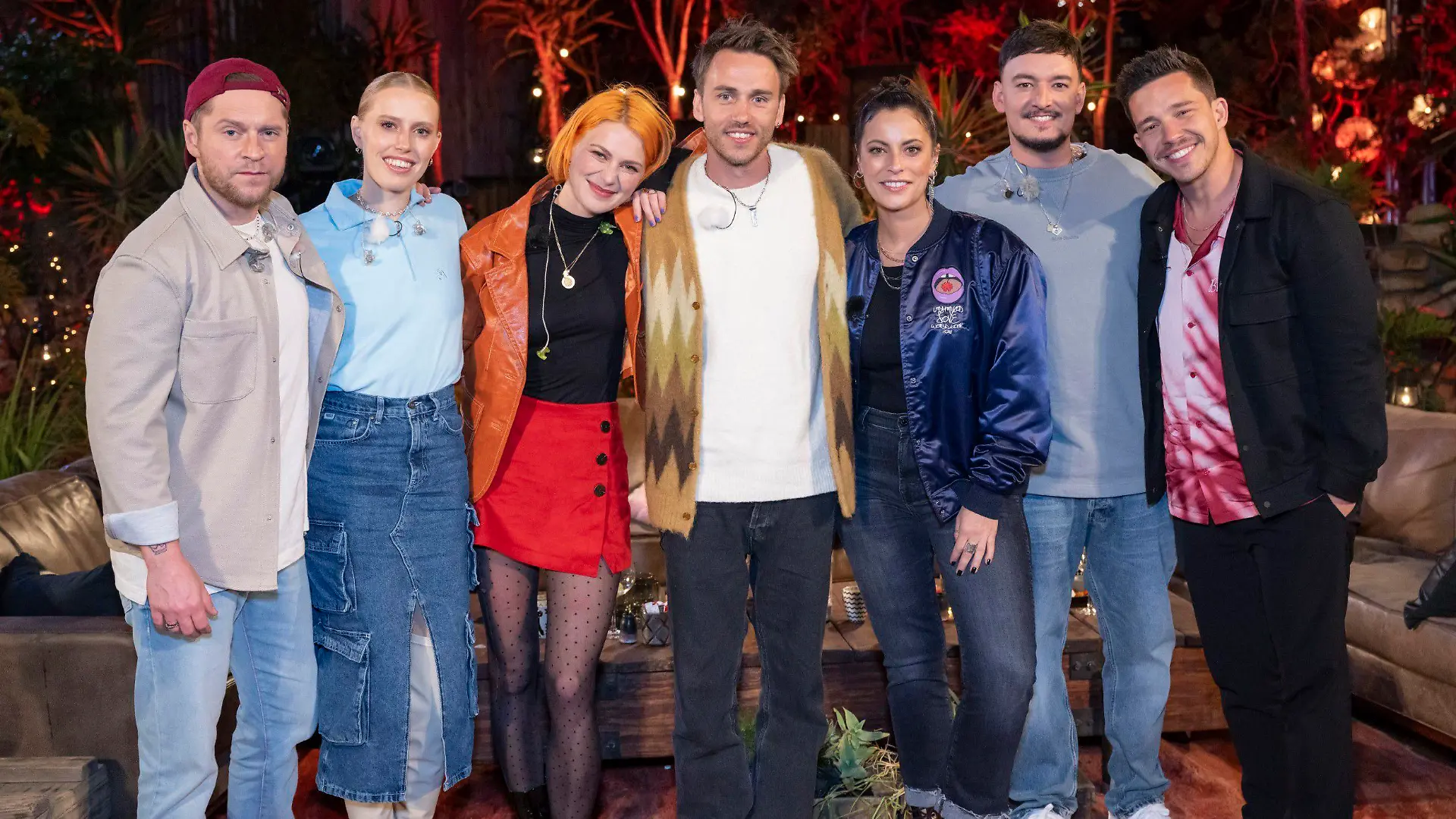 V.l.: Johannes Oerding, LEA, Alli Neumann, Clueso, Stefanie Kloß, Montez und Nico Santos

Die Verwendung des sendungsbezogenen Materials ist nur mit dem Hinweis und Verlinkung auf RTL+ gestattet.