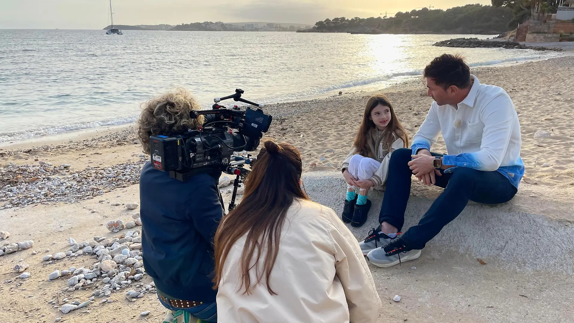 Lucas Cordalis mit seiner Tochter Sophia während den Dreharbeiten zu "Daniela Katzenberger"
+++ Die Verwendung des sendungsbezogenen Materials ist nur mit dem Hinweis und Verlinkung auf RTL+ gestattet. +++