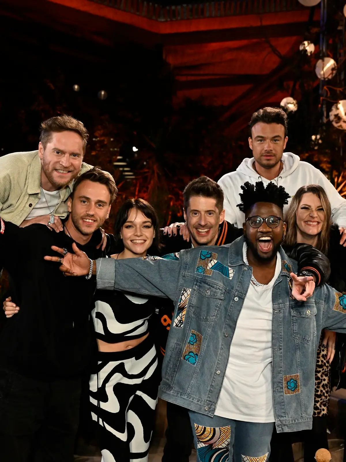 V.l.: Johannes Oerding, Clueso, LOTTE, Vincent Stein ("SDP"), Kelvin Jones, Dag-Alexis Kopplin ("SDP"), Floor Jansen und ELIF.

Die Verwendung des sendungsbezogenen Materials ist nur mit dem Hinweis und Verlinkung auf RTL+ gestattet.