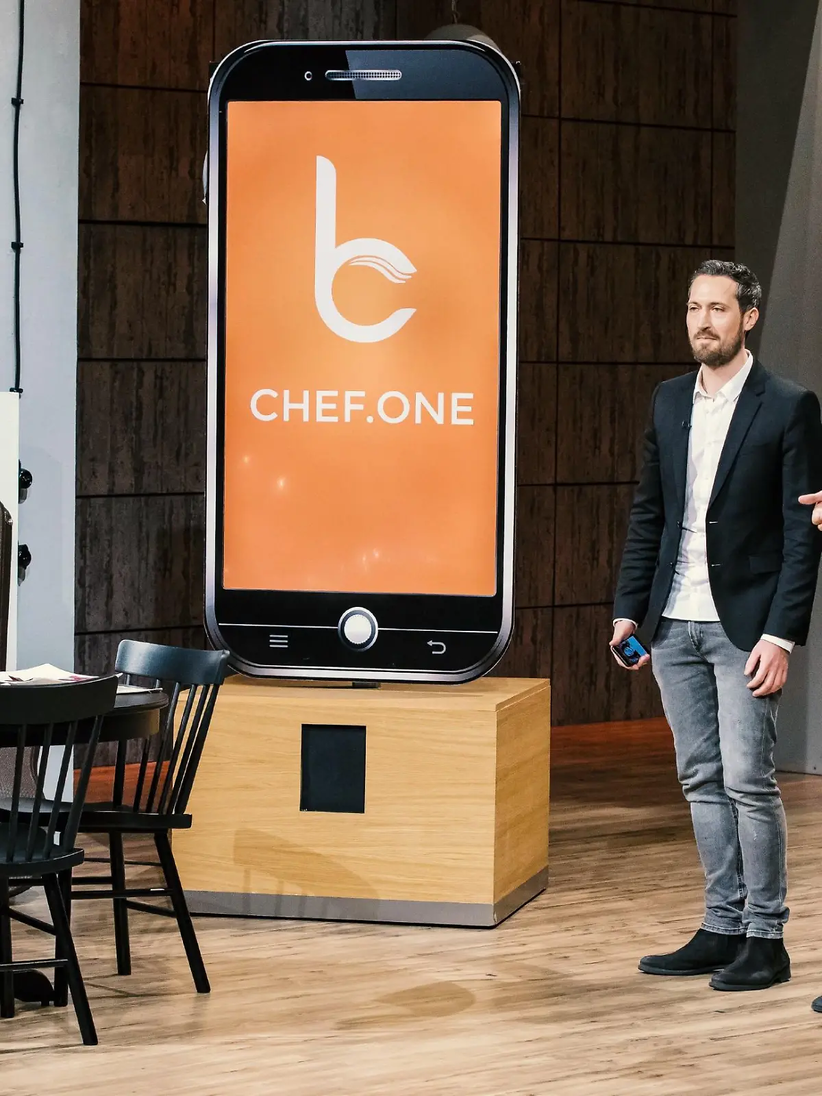 Philipp Benseler (l.) und Erdal Alim aus Hamburg präsentieren die Social Dining App "ChefOne". Sie erhoffen sich ein Investment von 100.000 Euro für 15 Prozent ihres Unternehmens.